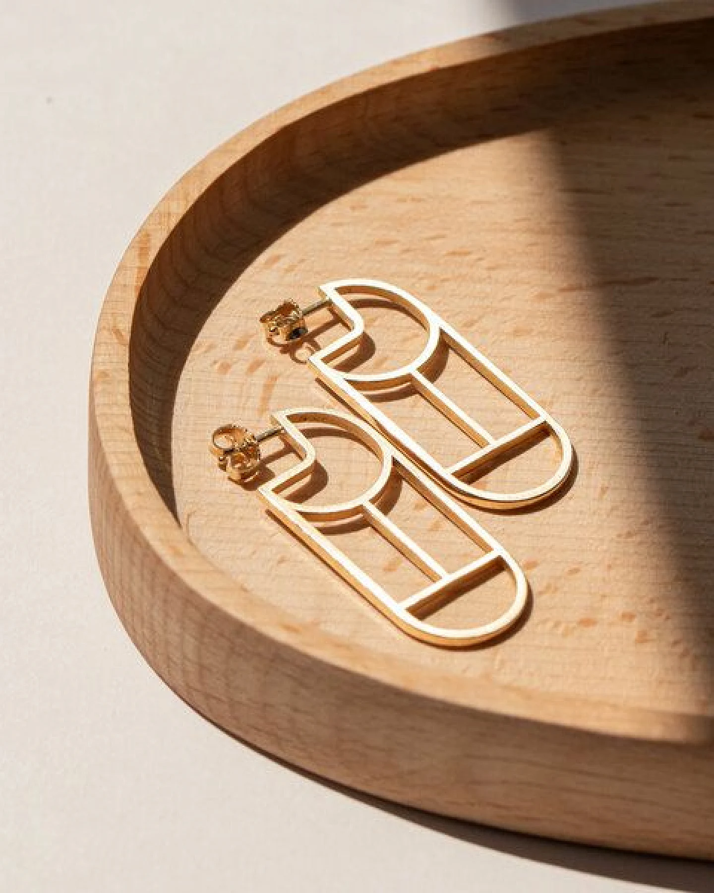 ChristinaPauls Slow jewellery Creole Tawa, groß in Gold und Silber – Ansicht 3
