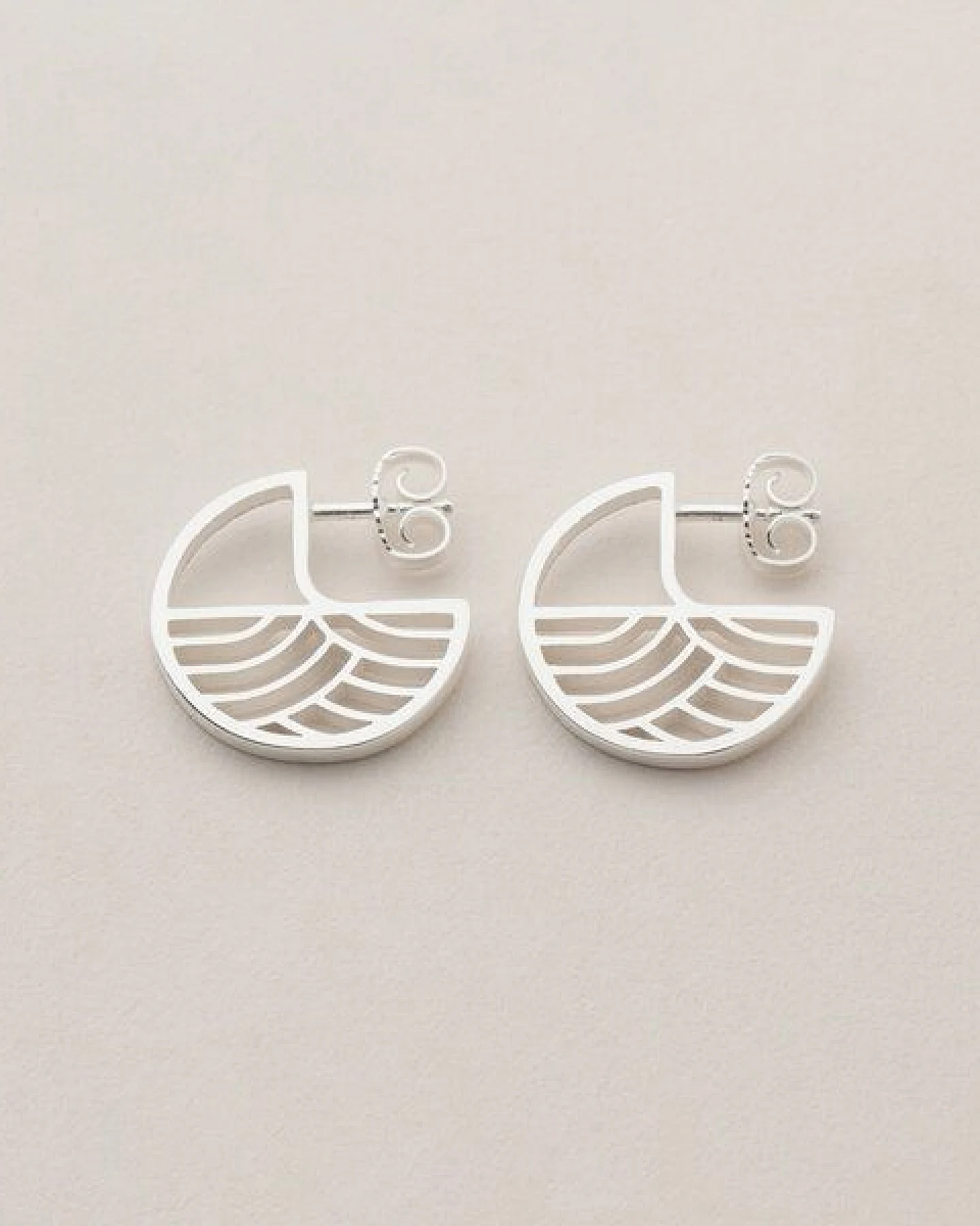 ChristinaPauls Slow jewellery Creole Kinki, klein in Gold und Silber – Ansicht 2