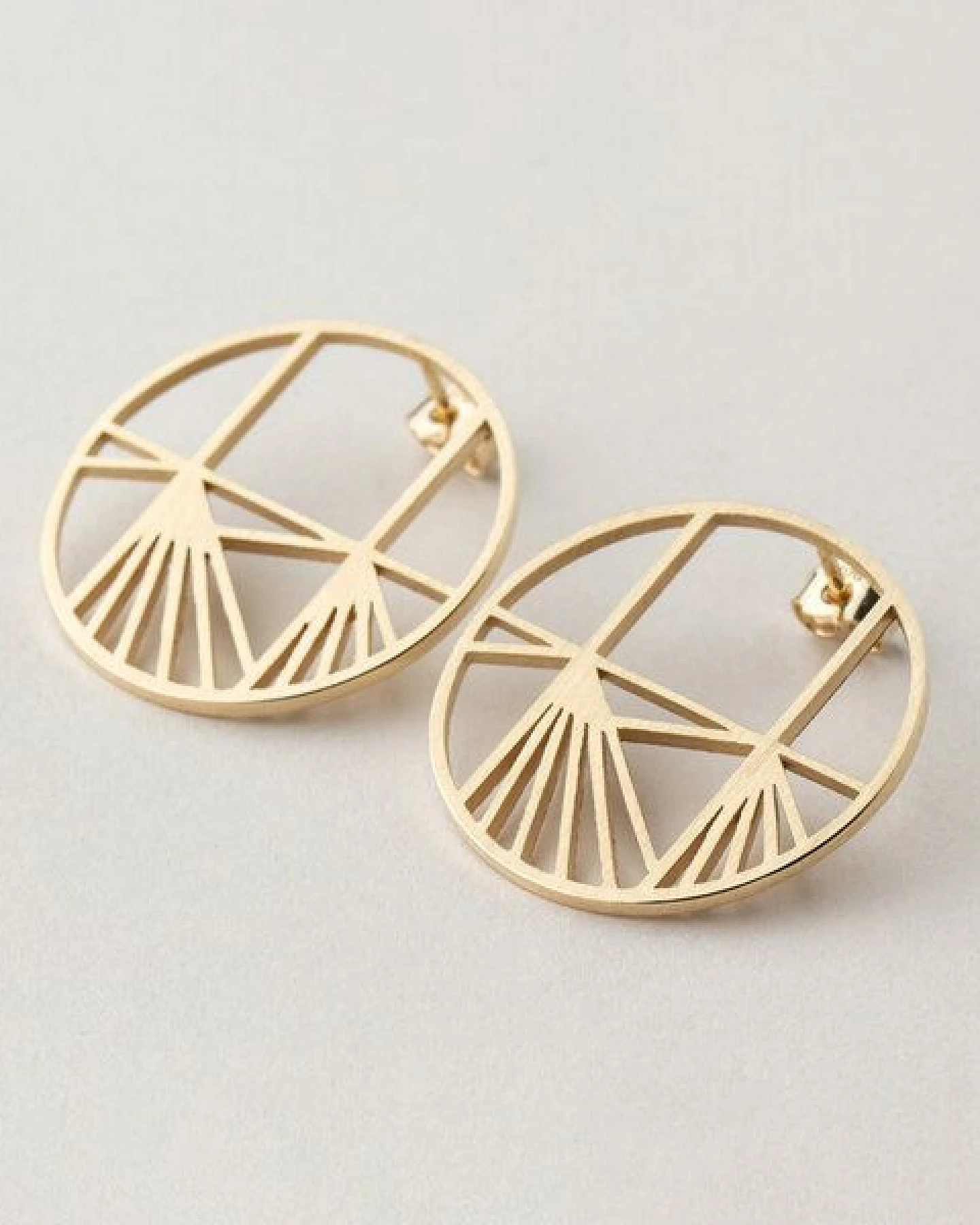 ChristinaPauls Slow jewellery Ohrstecker Aino, groß in Silber und Gold – Ansicht 2