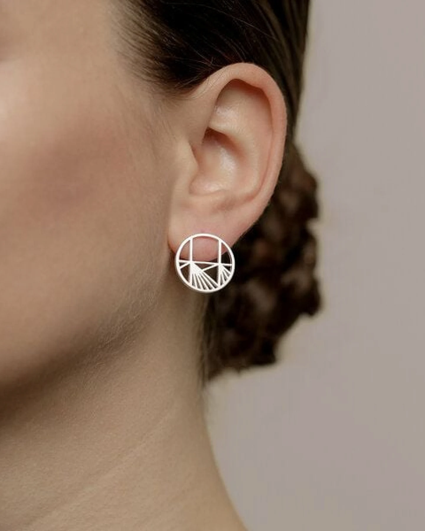 ChristinaPauls Slow jewellery Ohrstecker Aino, klein in Silber und Gold – Ansicht 2