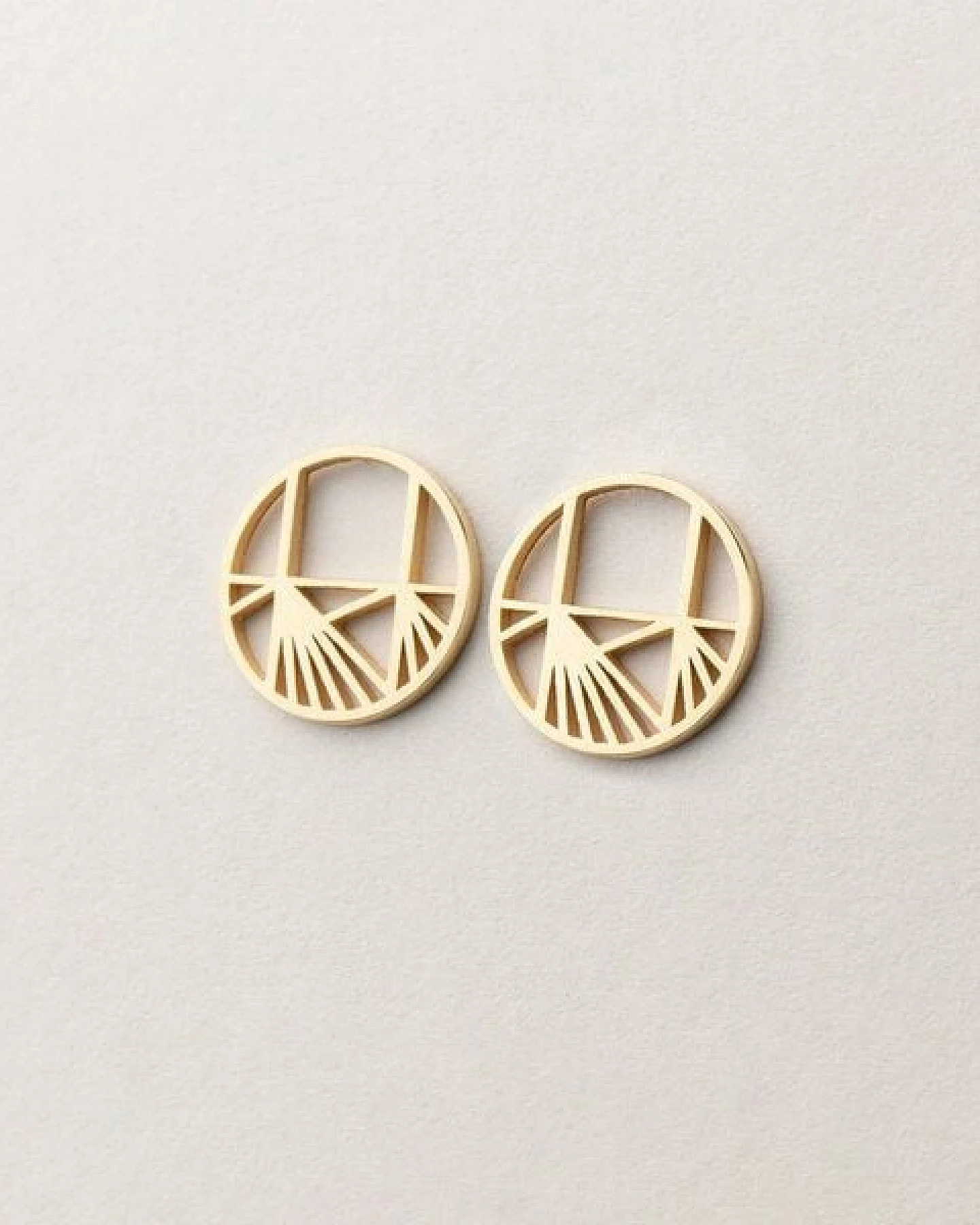 ChristinaPauls Slow jewellery Ohrstecker Aino, klein in Silber und Gold – Ansicht 2
