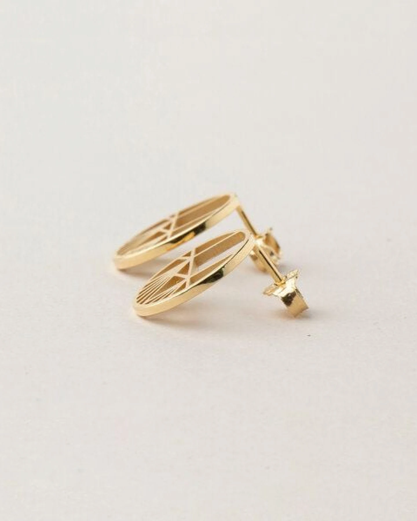 ChristinaPauls Slow jewellery Ohrstecker Aino, klein in Silber und Gold – Ansicht 4
