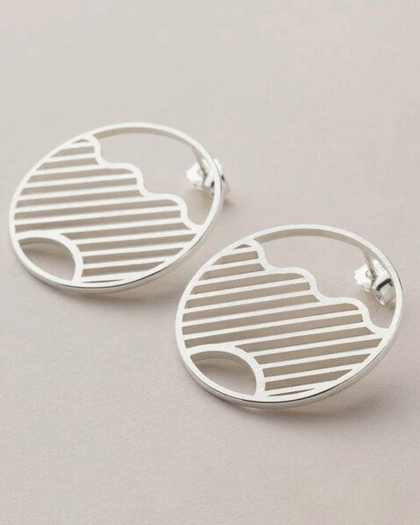 ChristinaPauls Slow jewellery Ohrstecker Kamo, groß in Silber und Gold – Ansicht 2