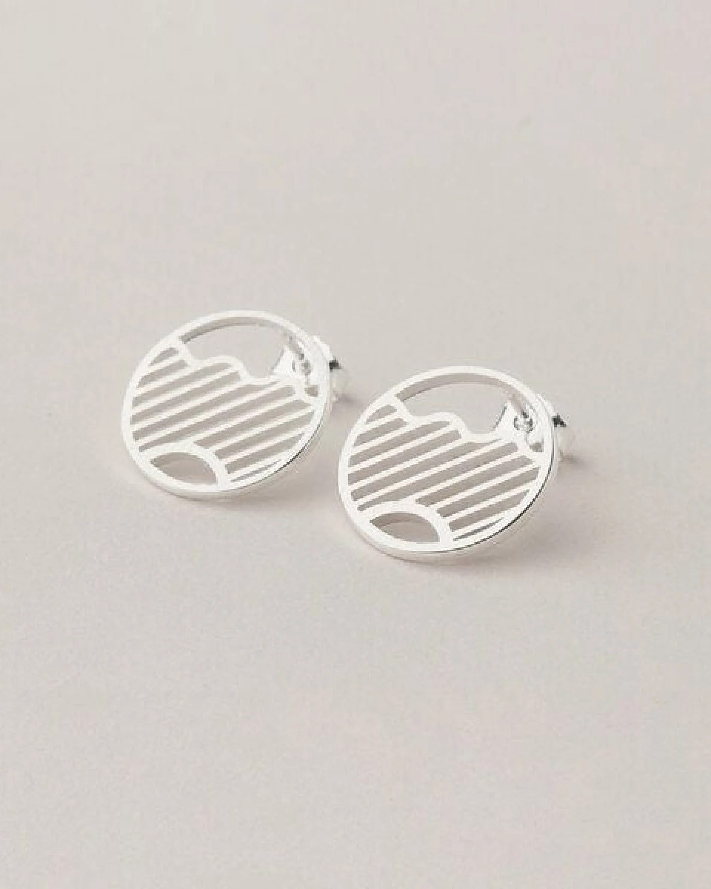 ChristinaPauls Slow jewellery Ohrstecker Kamo, klein in Silber und Gold – Ansicht 4