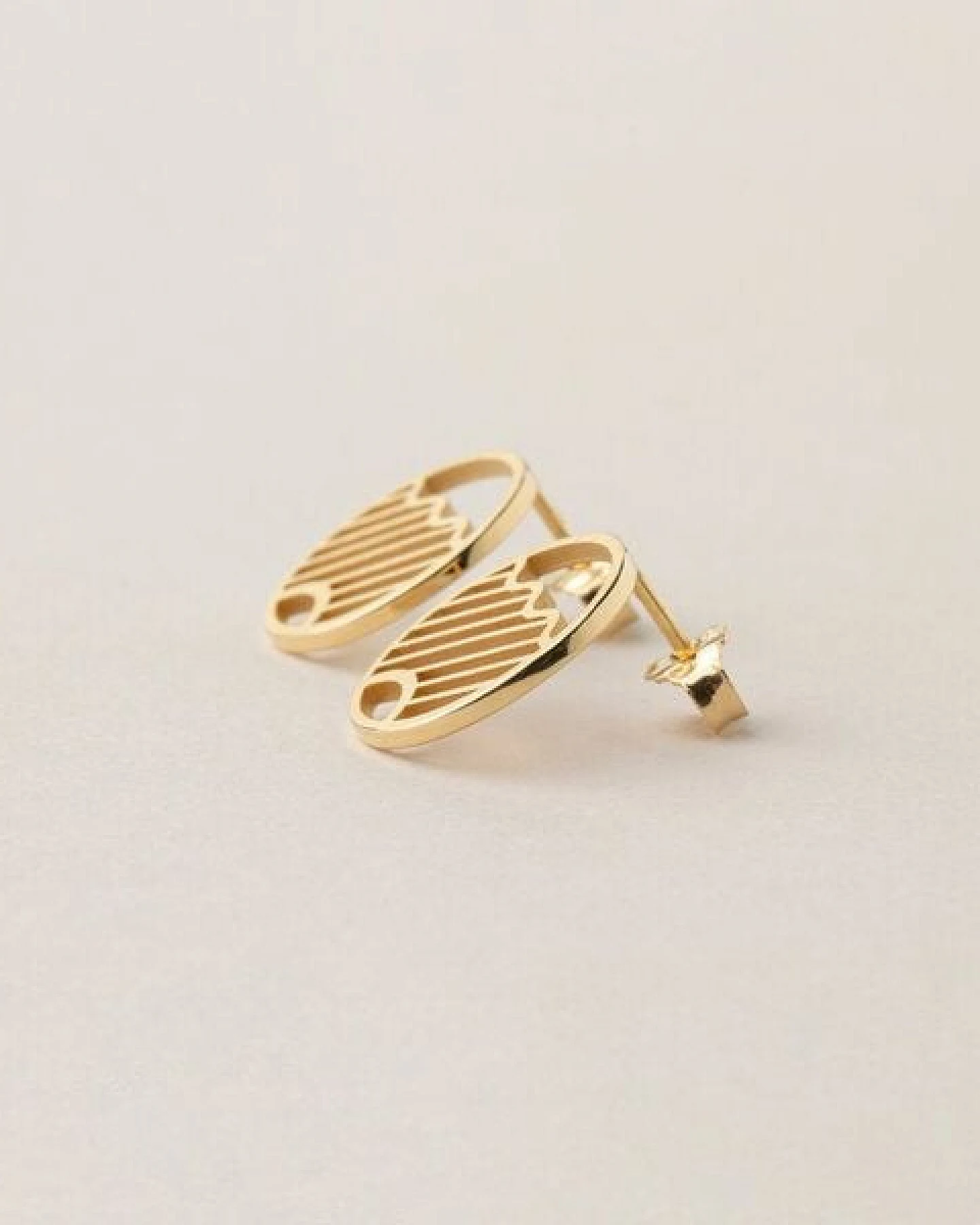 ChristinaPauls Slow jewellery Ohrstecker Kamo, klein in Silber und Gold – Ansicht 3