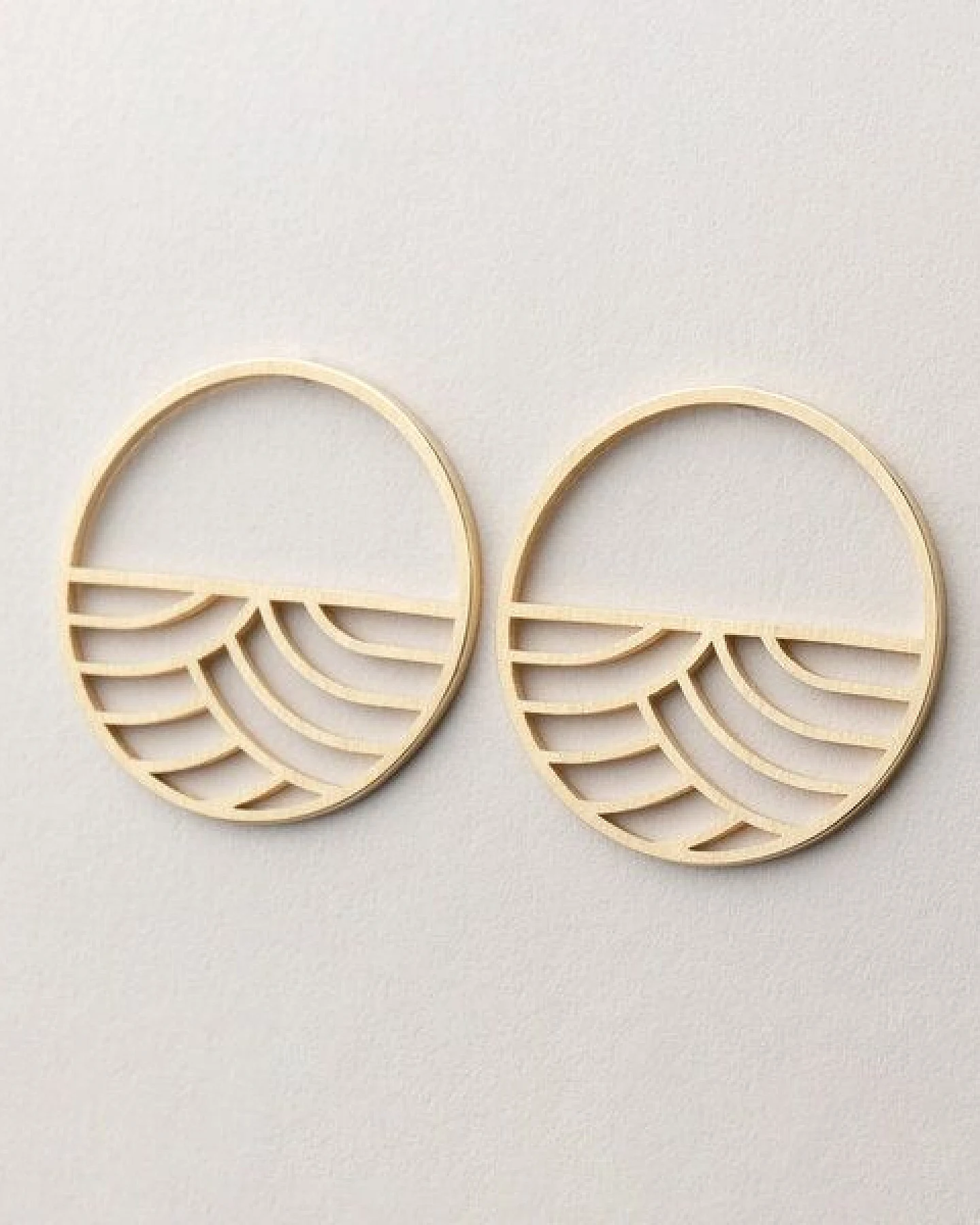 ChristinaPauls Slow jewellery Ohrstecker Kinki, groß in Silber und Gold – Ansicht 2