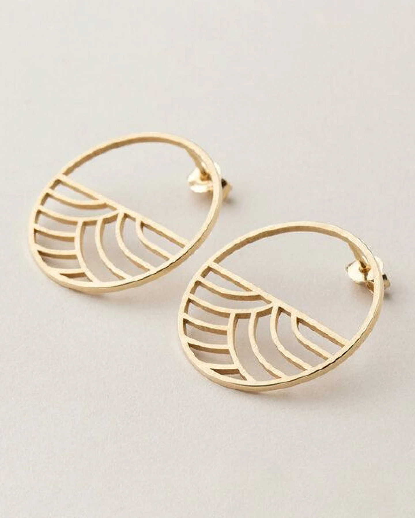 ChristinaPauls Slow jewellery Ohrstecker Kinki, groß in Silber und Gold – Ansicht 3