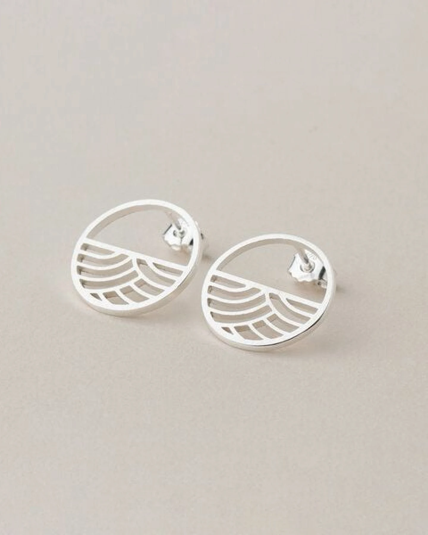 ChristinaPauls Slow jewellery Ohrstecker Kinki, klein in Silber und Gold – Ansicht 4
