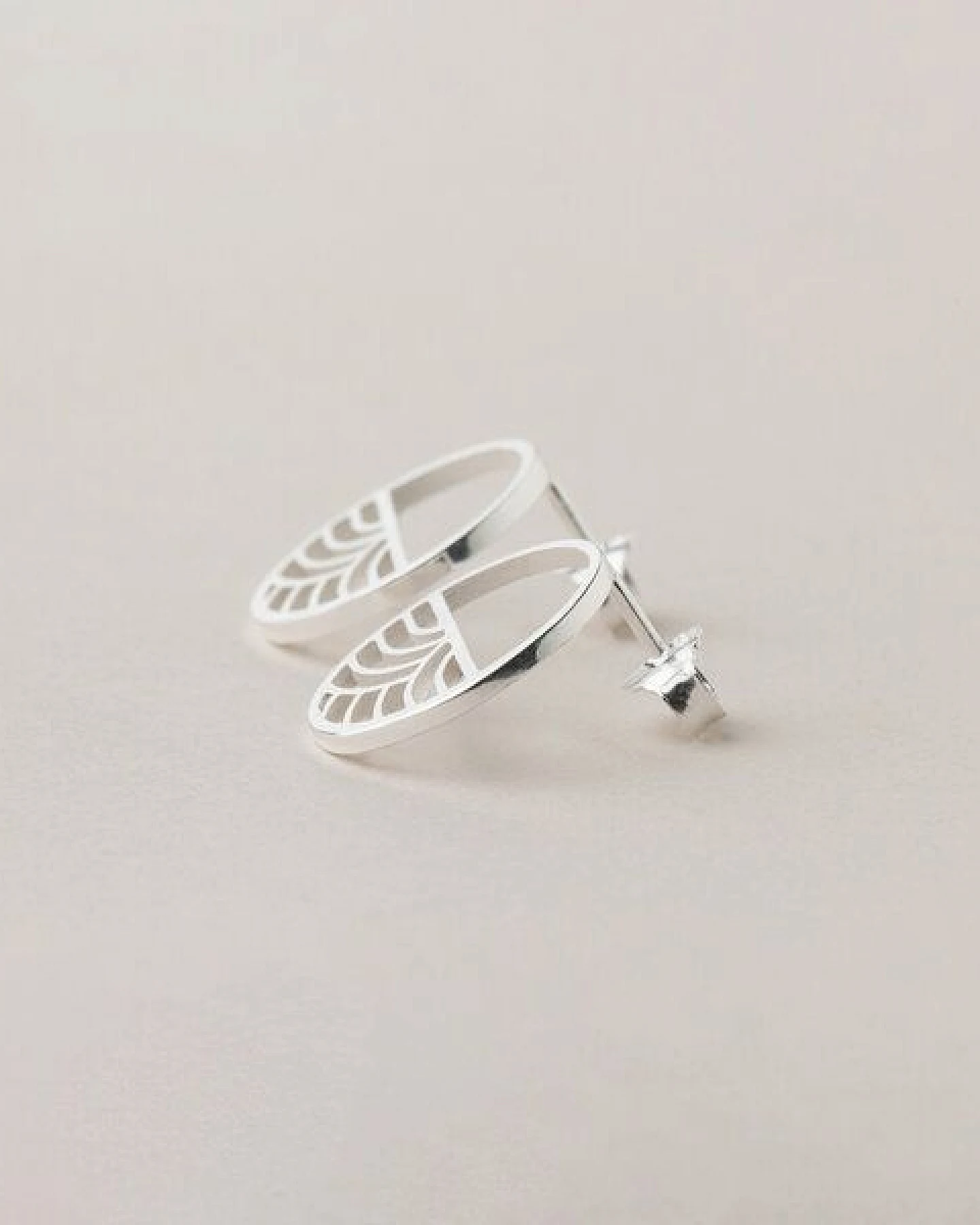 ChristinaPauls Slow jewellery Ohrstecker Kinki, klein in Silber und Gold – Ansicht 3