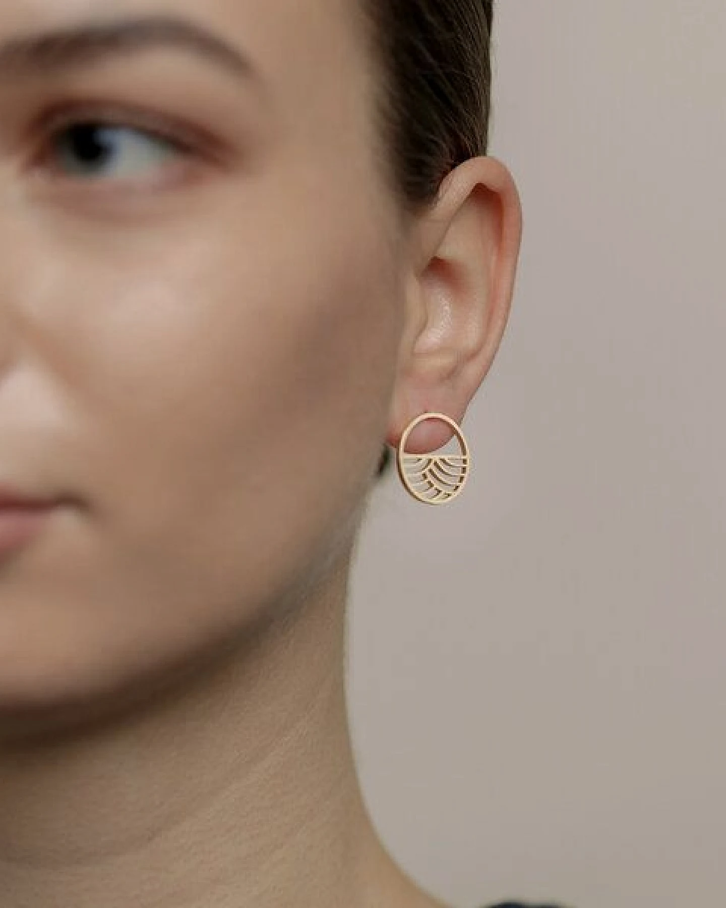 ChristinaPauls Slow jewellery Ohrstecker Kinki, klein in Silber und Gold – Ansicht 2