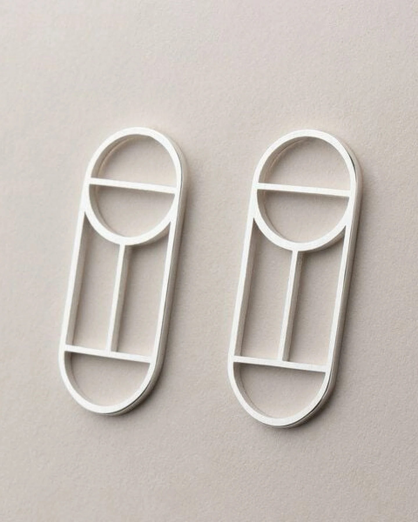ChristinaPauls Slow jewellery Ohrstecker Tawa, groß in Gold und Silber – Ansicht 3