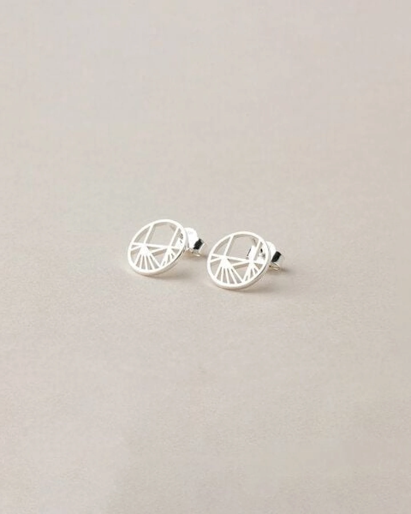 ChristinaPauls Slow jewellery Ohrstecker Aino, Mini in Silber und Gold – Ansicht 3
