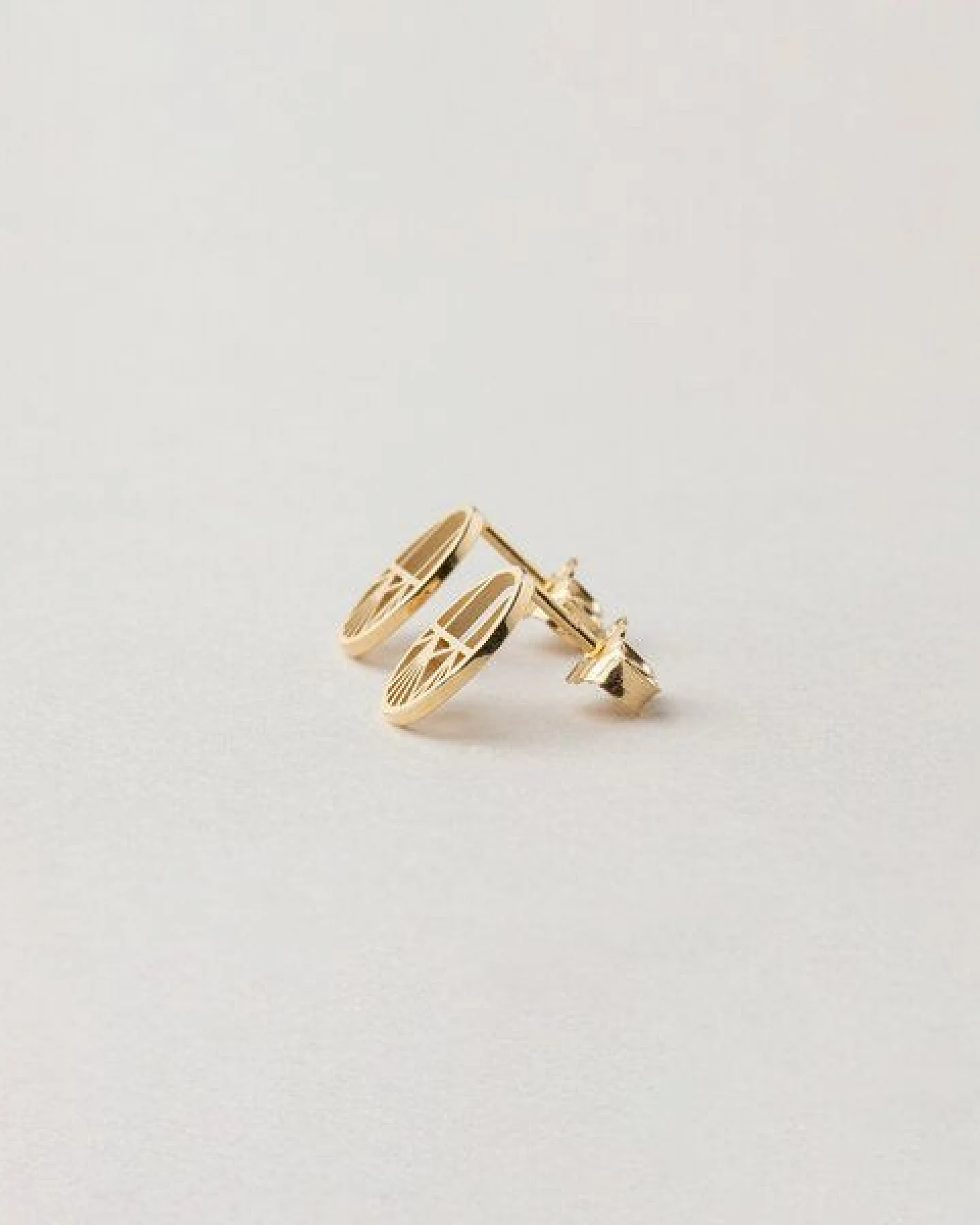 ChristinaPauls Slow jewellery Ohrstecker Aino, Mini in Silber und Gold – Ansicht 3