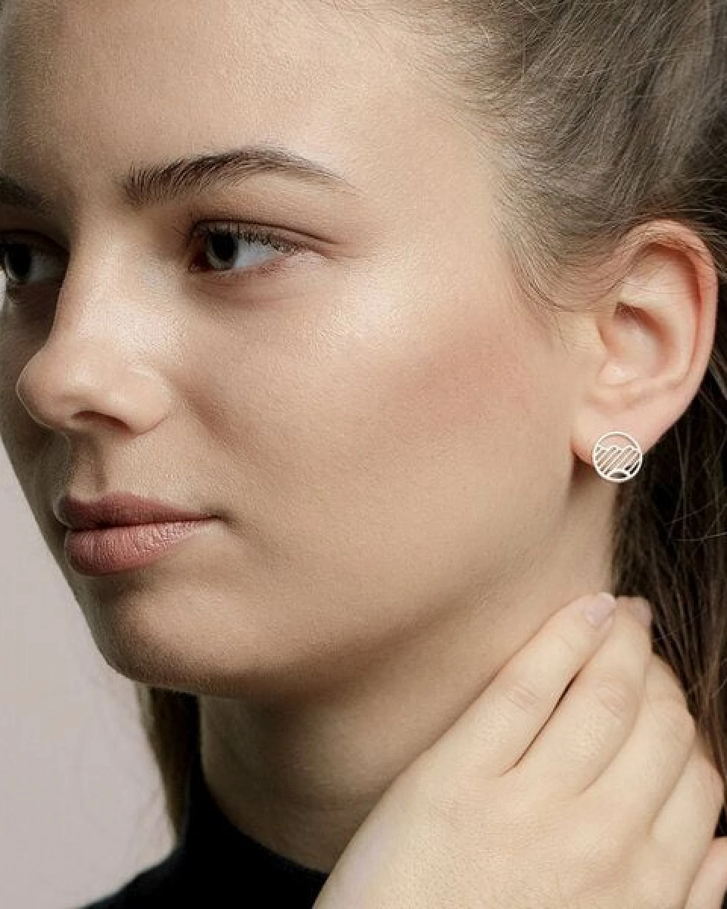 ChristinaPauls Slow jewellery Ohrstecker Kamo, Mini in Silber und Gold – Ansicht 2