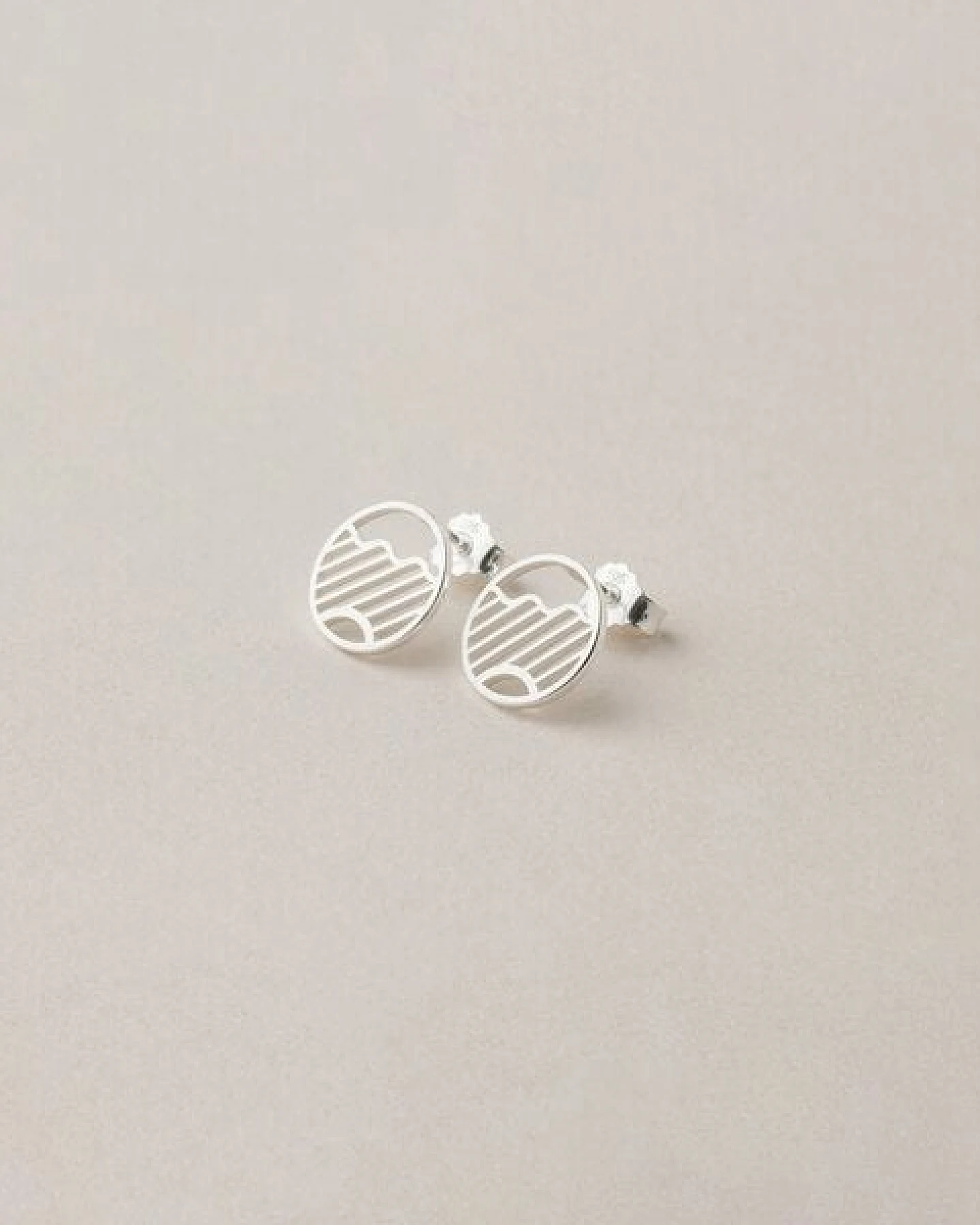 ChristinaPauls Slow jewellery Ohrstecker Kamo, Mini in Silber und Gold – Ansicht 3