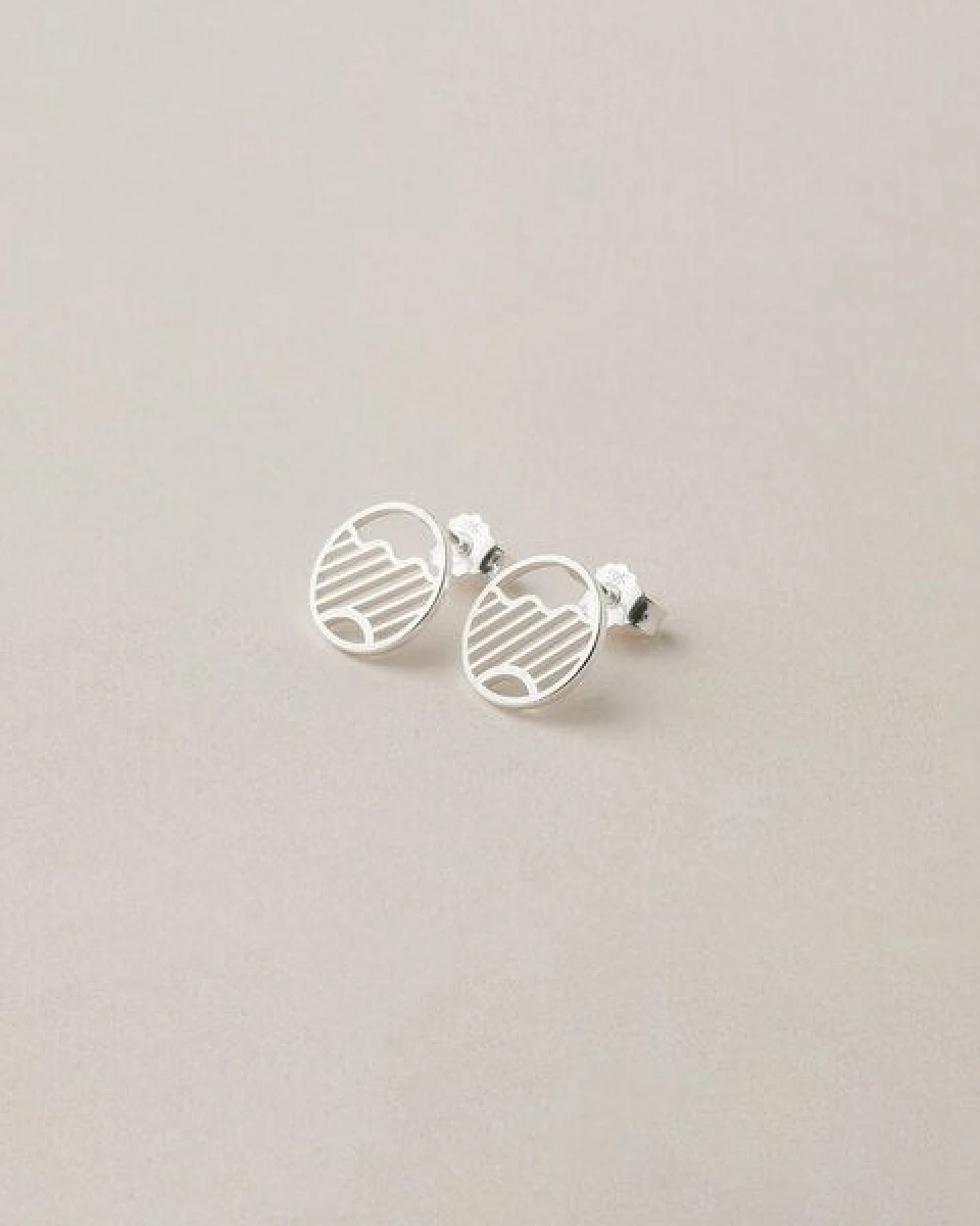 ChristinaPauls Slow jewellery Ohrstecker Kamo, Mini in Silber und Gold – Ansicht 3