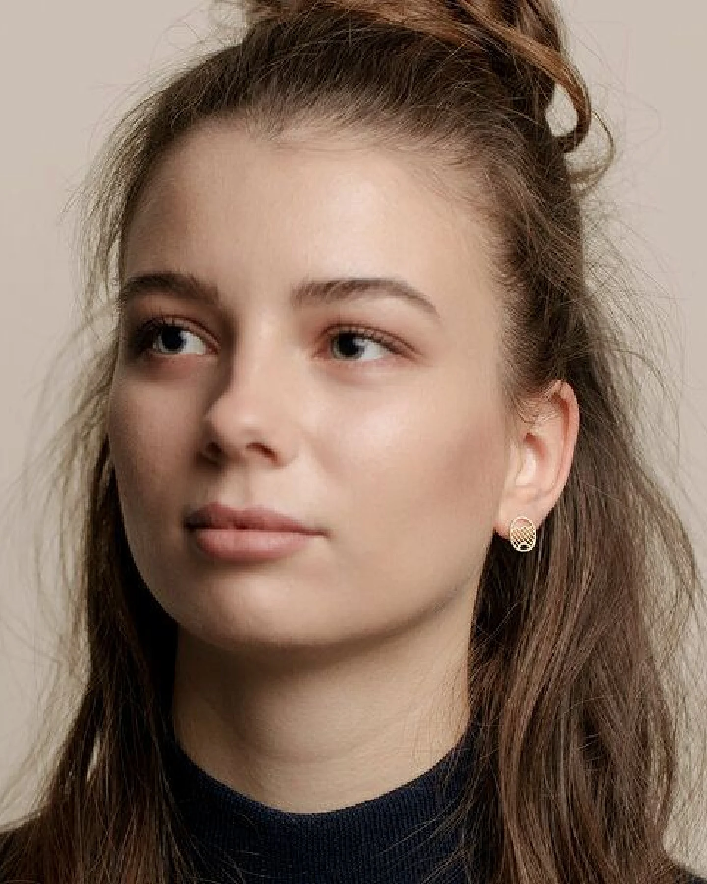 ChristinaPauls Slow jewellery Ohrstecker Kamo, Mini in Silber und Gold – Ansicht 2