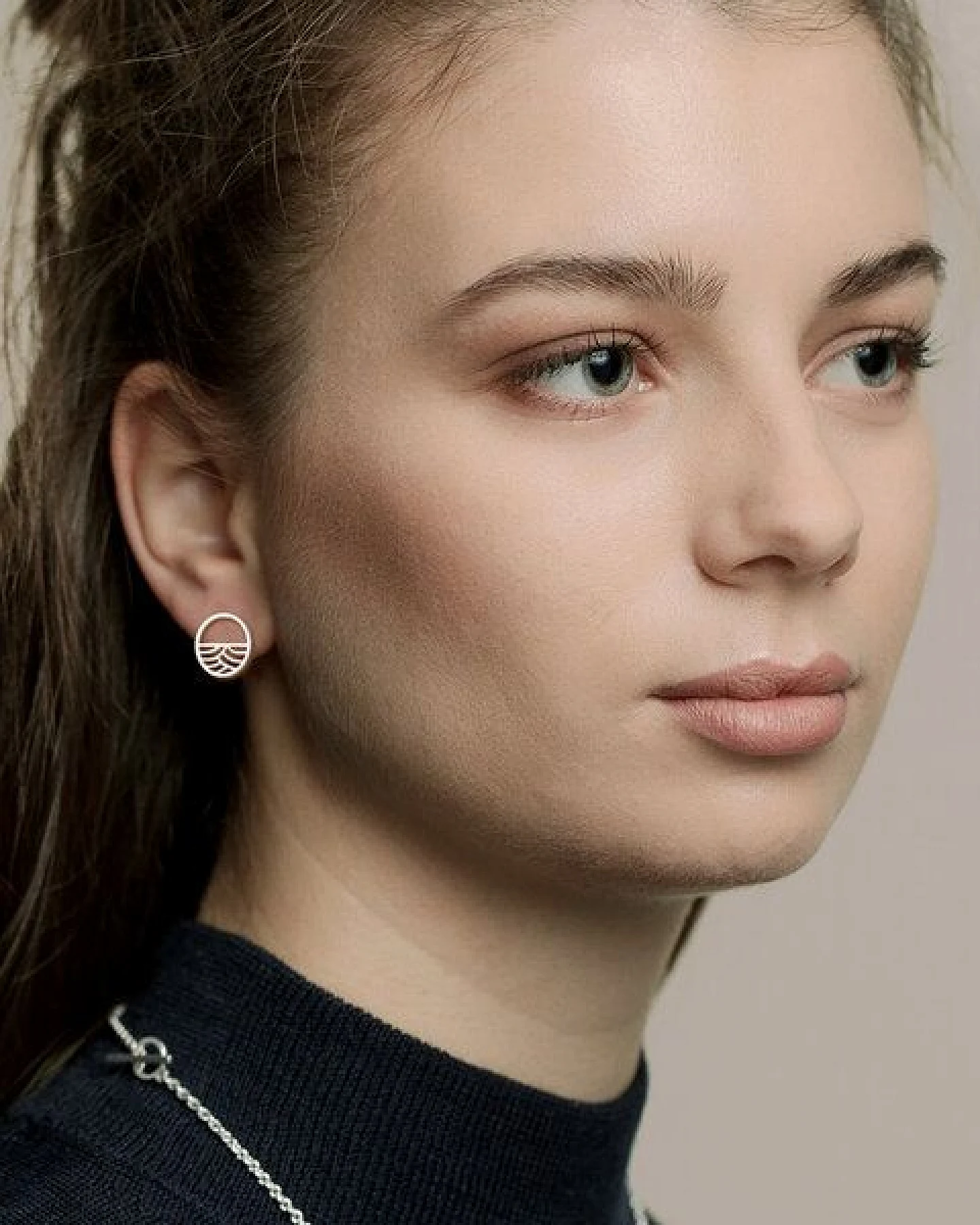 ChristinaPauls Slow jewellery Ohrstecker Kinki, Mini in Silber und Gold – Ansicht 4
