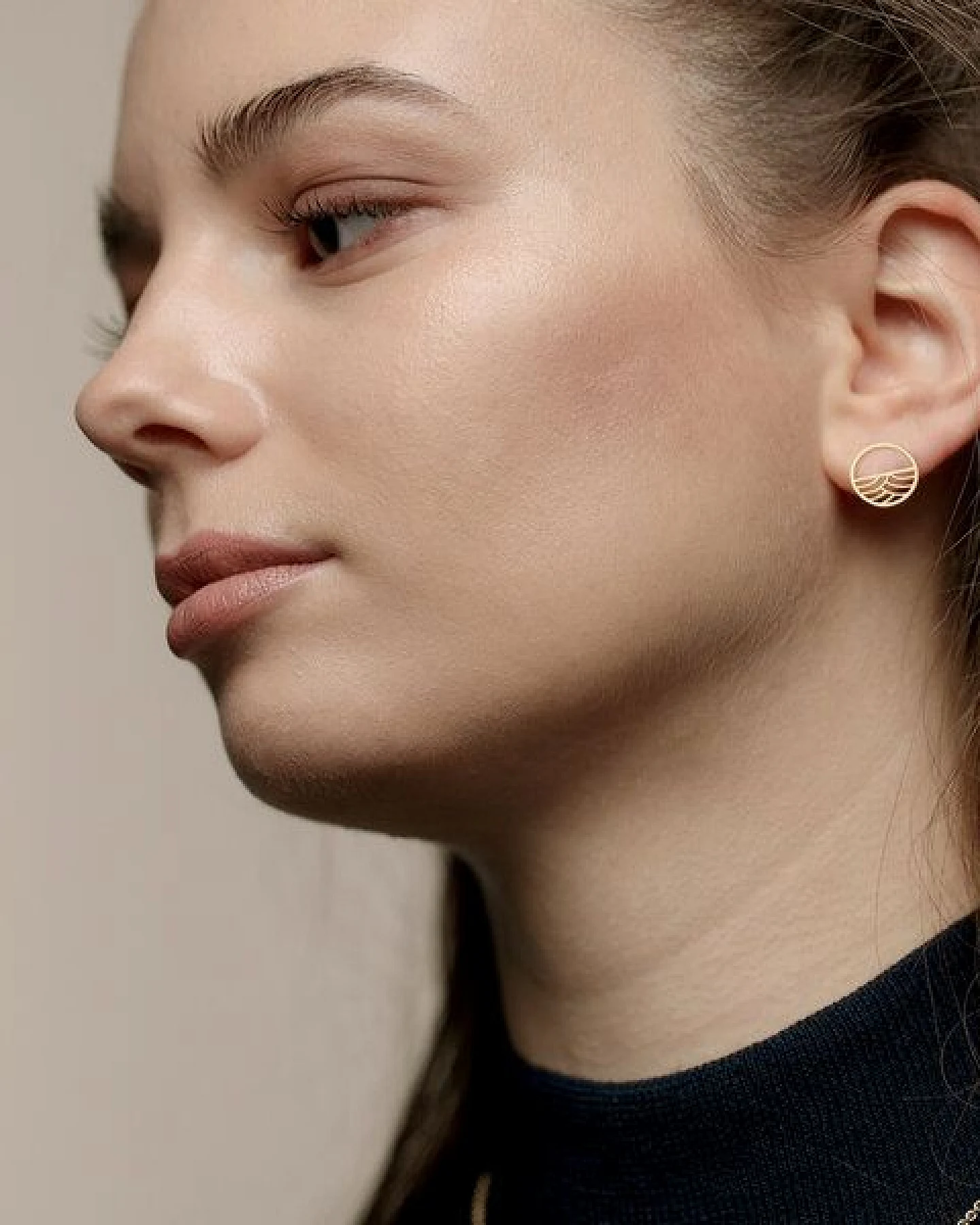 ChristinaPauls Slow jewellery Ohrstecker Kinki, Mini in Silber und Gold – Ansicht 2