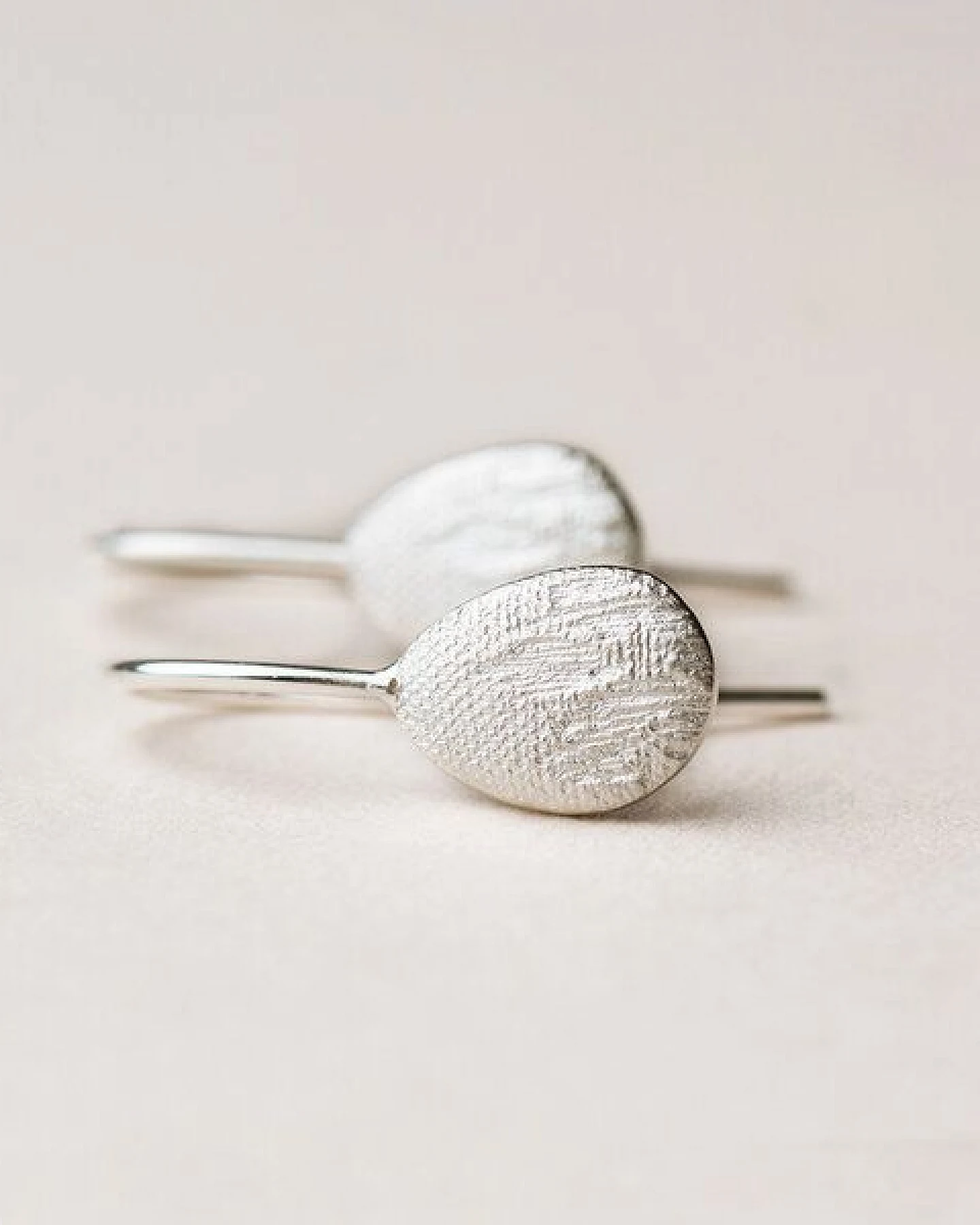 ChristinaPauls Slow jewellery Amia Ohrhänger, oval in Silber – Ansicht 3
