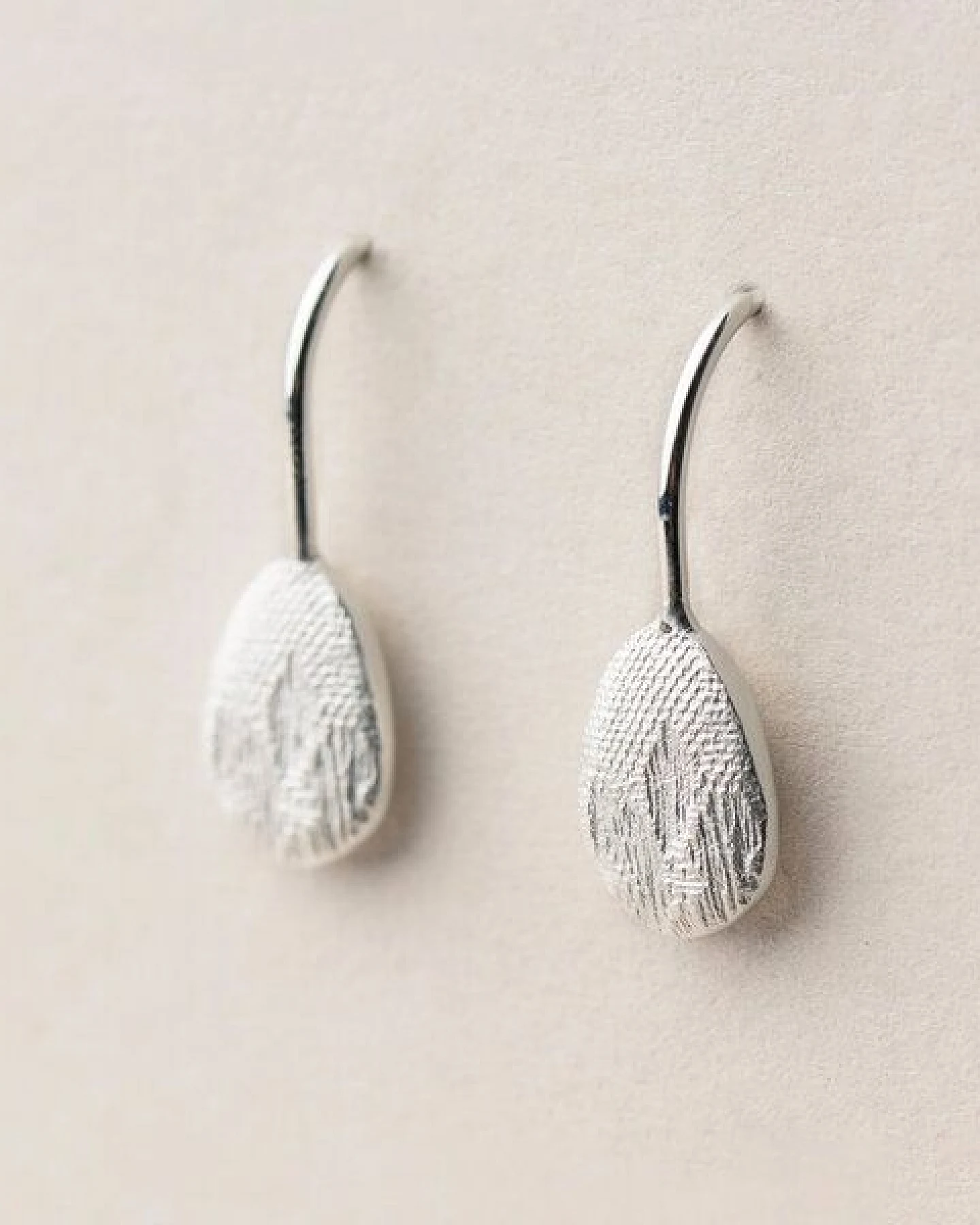 ChristinaPauls Slow jewellery Amia Ohrhänger, oval in Silber – Ansicht 4