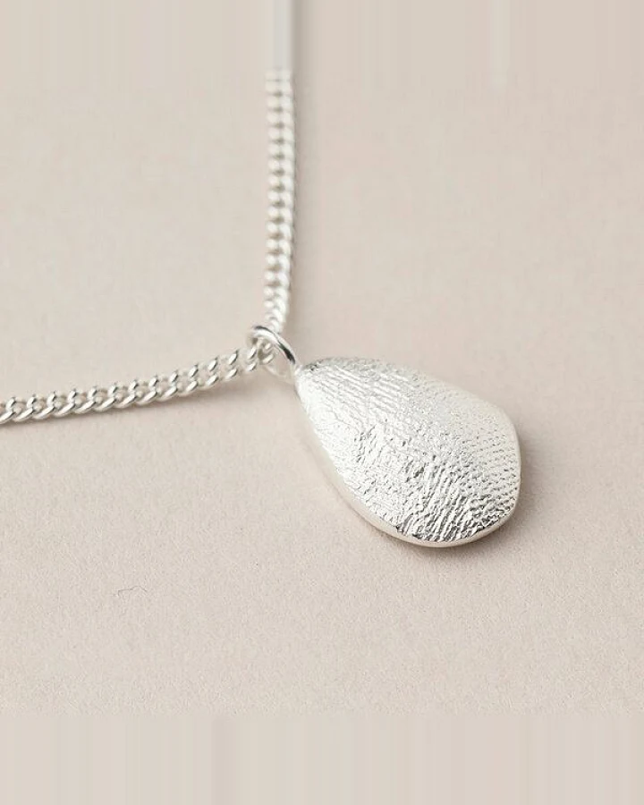 ChristinaPauls Slow jewellery Amia Tropfen Kette in Gold und Silber