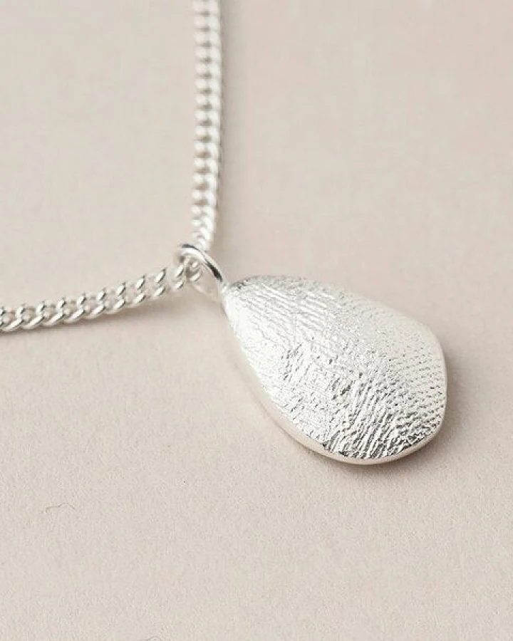 ChristinaPauls Slow jewellery Amia Tropfen Kette in Gold und Silber