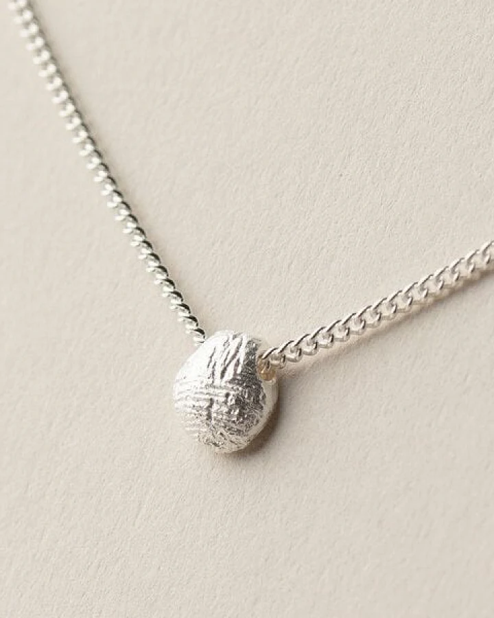 ChristinaPauls Slow jewellery Amia Punkt Kette in Gold und Silber