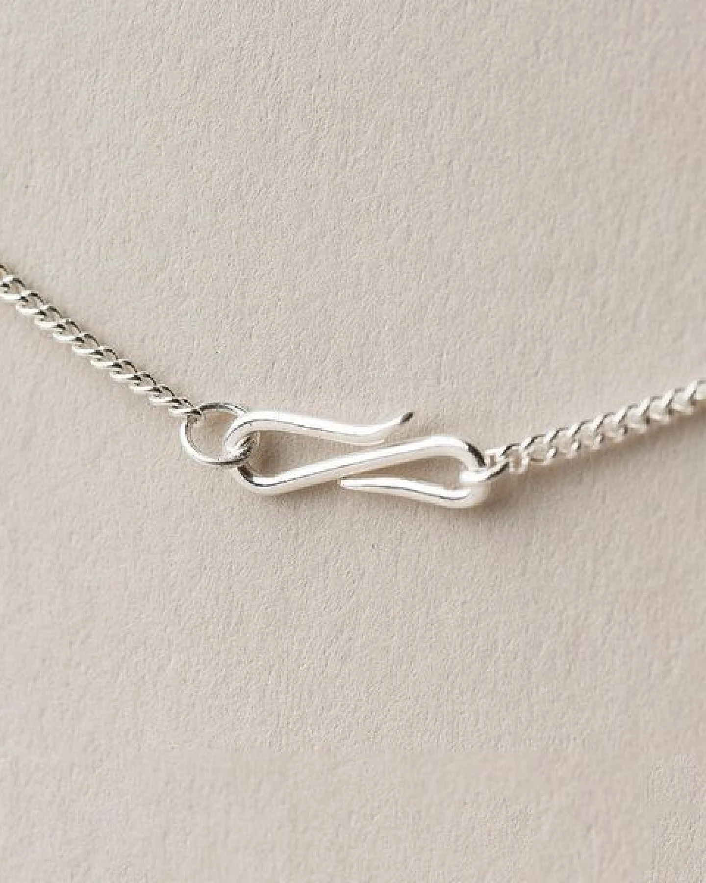 ChristinaPauls Slow jewellery Amia Punkt Kette in Gold und Silber – Ansicht 3