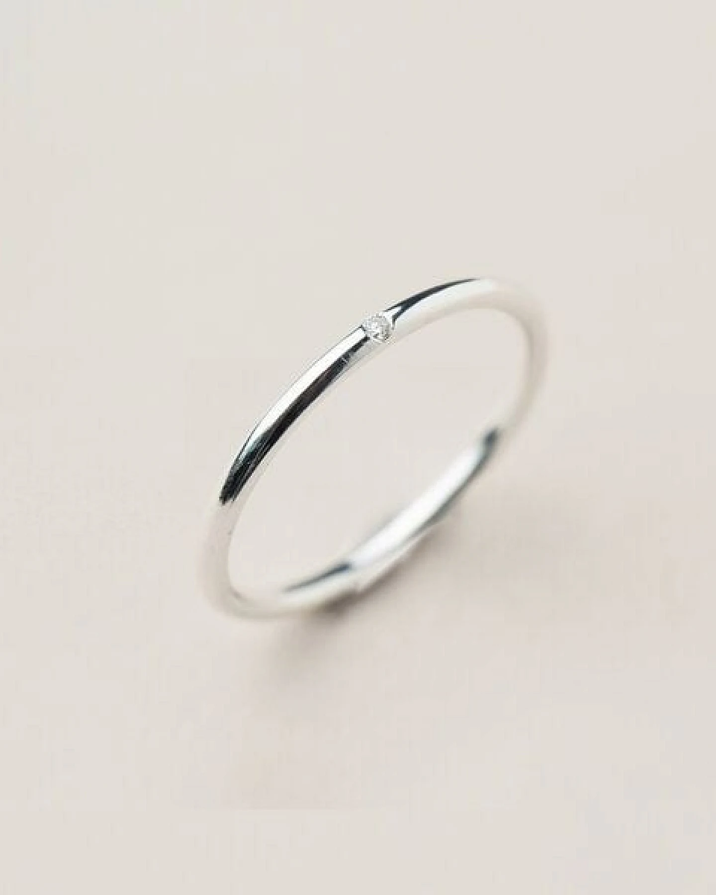 ChristinaPauls Slow jewellery Zarter Diamantring in Silber – Ansicht 3