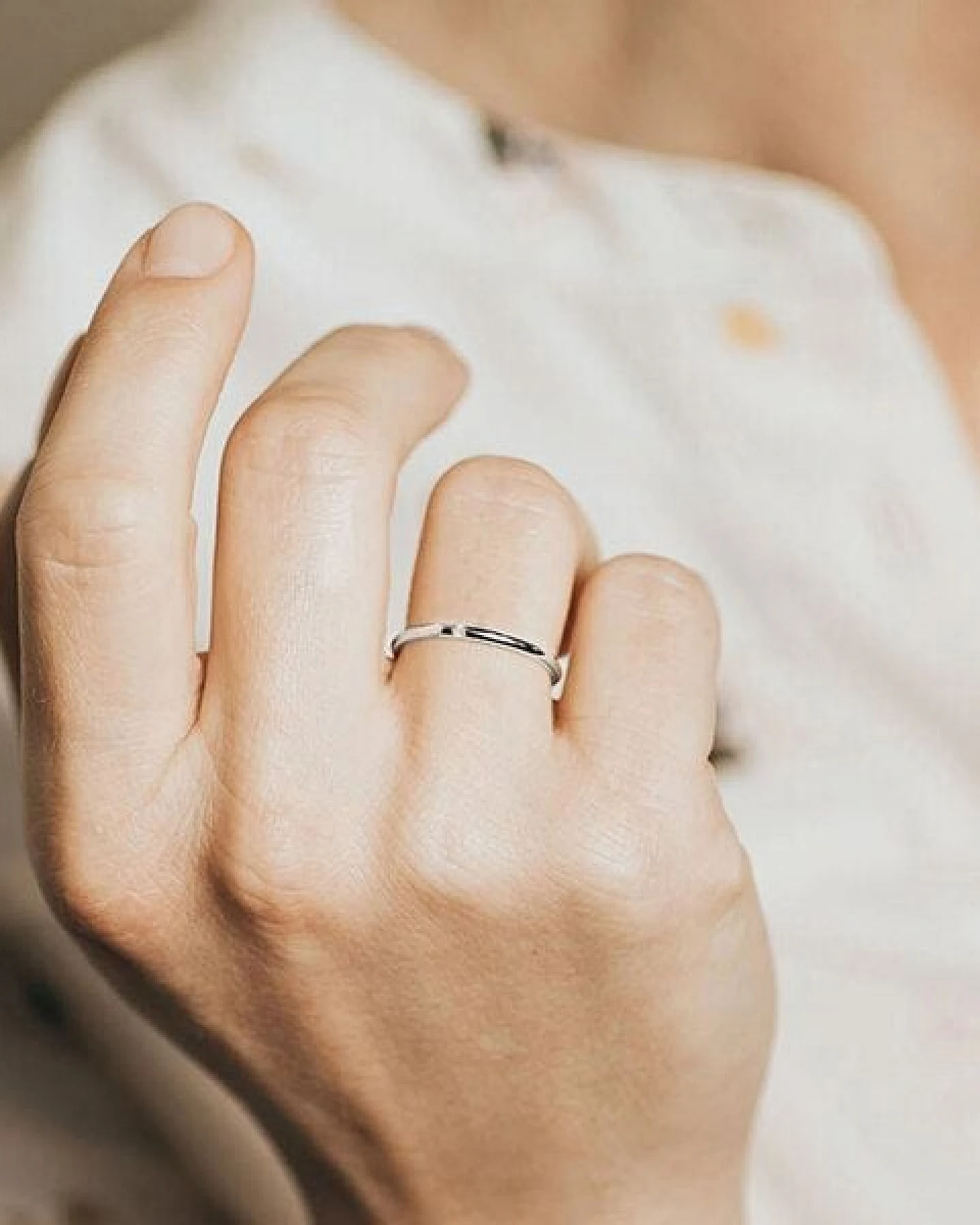ChristinaPauls Slow jewellery Zarter Diamantring in Silber – Ansicht 2