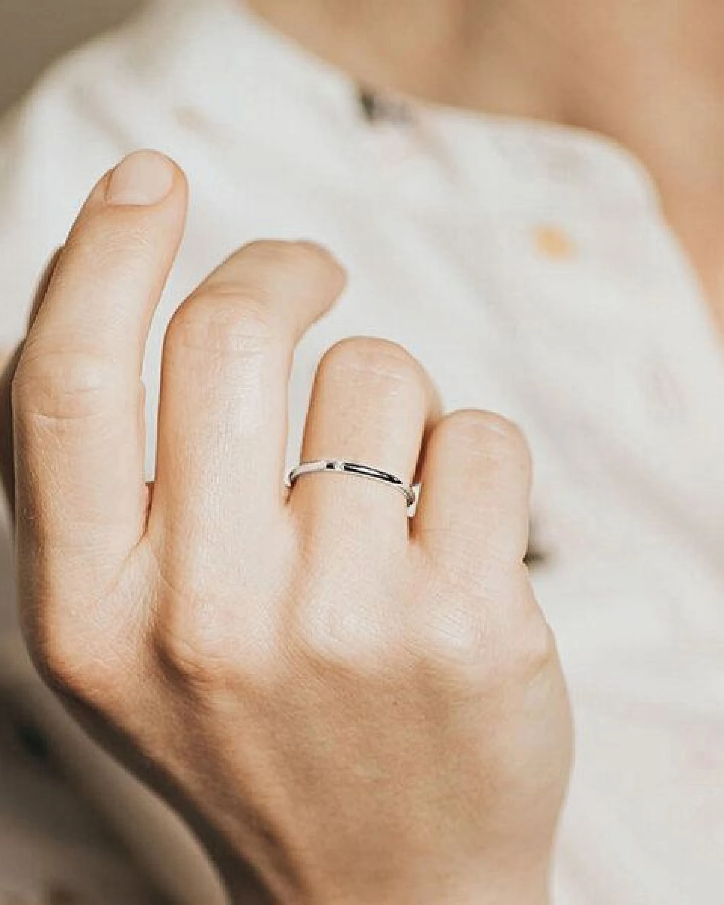 ChristinaPauls Slow jewellery Zarter Diamantring in Silber – Ansicht 2