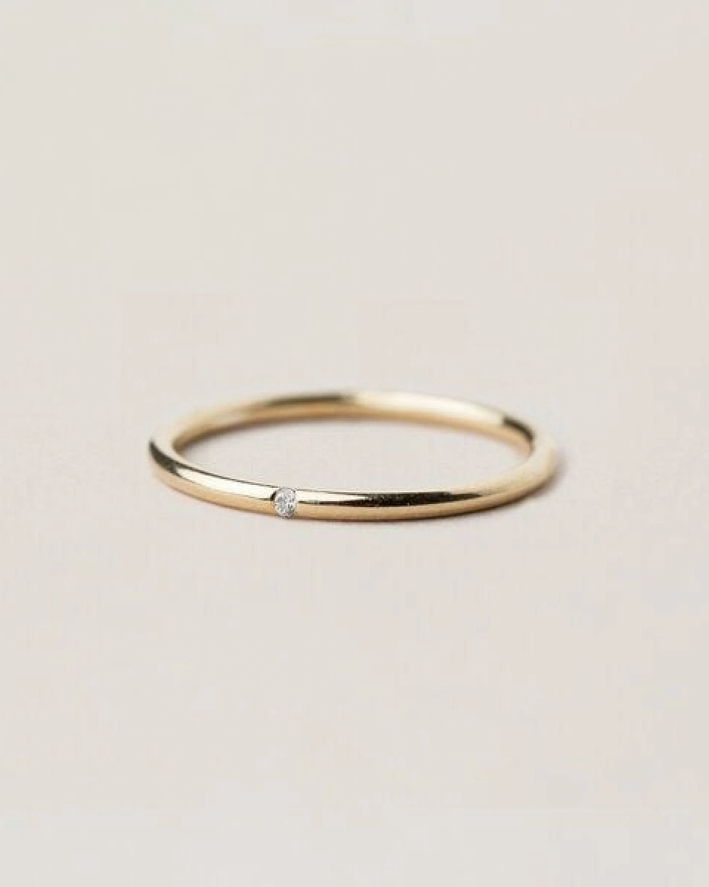 ChristinaPauls Slow jewellery Zarter Diamantring in Gold – Ansicht 3
