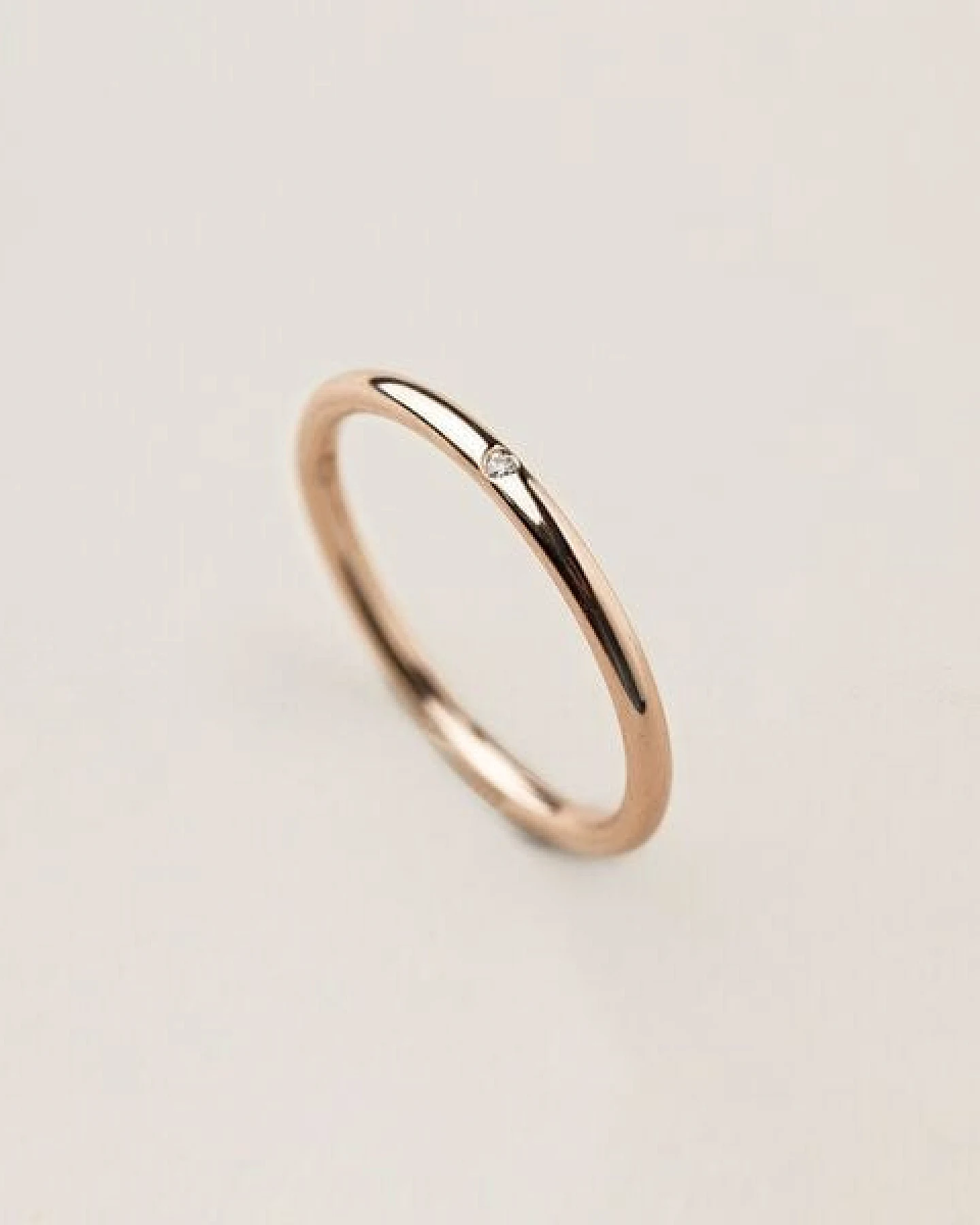 ChristinaPauls Slow jewellery Zarter Diamantring in Rosegold – Ansicht 3