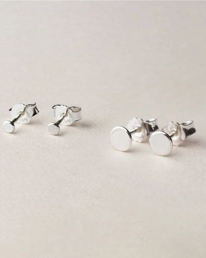 ChristinaPauls Slow jewellery Punkt Ohrstecker in 925 Silber und schwarzrutheniertem Silber