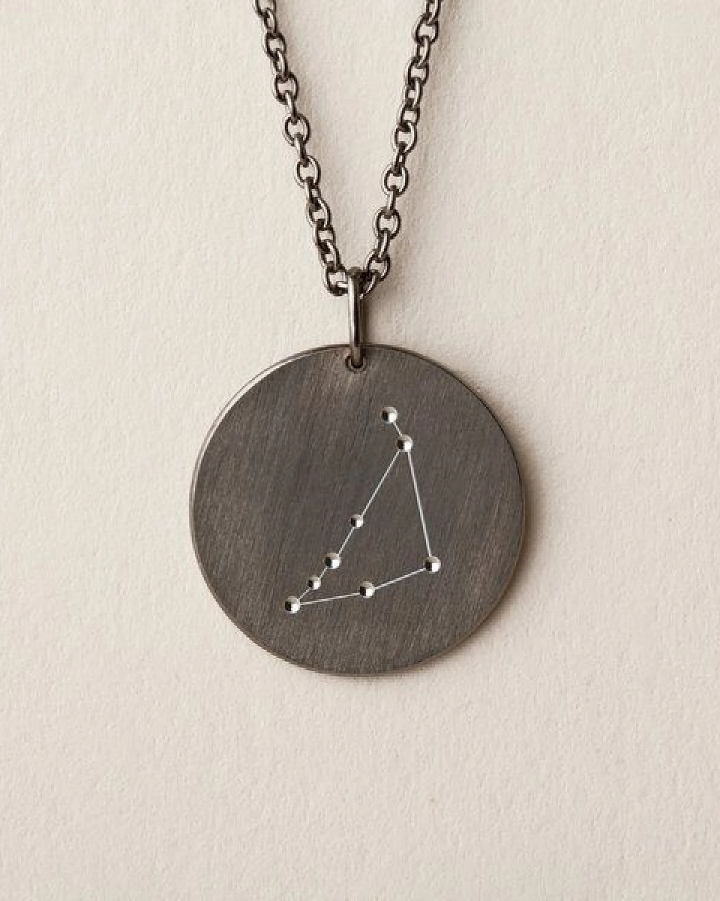ChristinaPauls Slow jewellery Sternzeichen Anhänger Steinbock in Silber, Gold, Rosegold und Schwarz – Ansicht 2