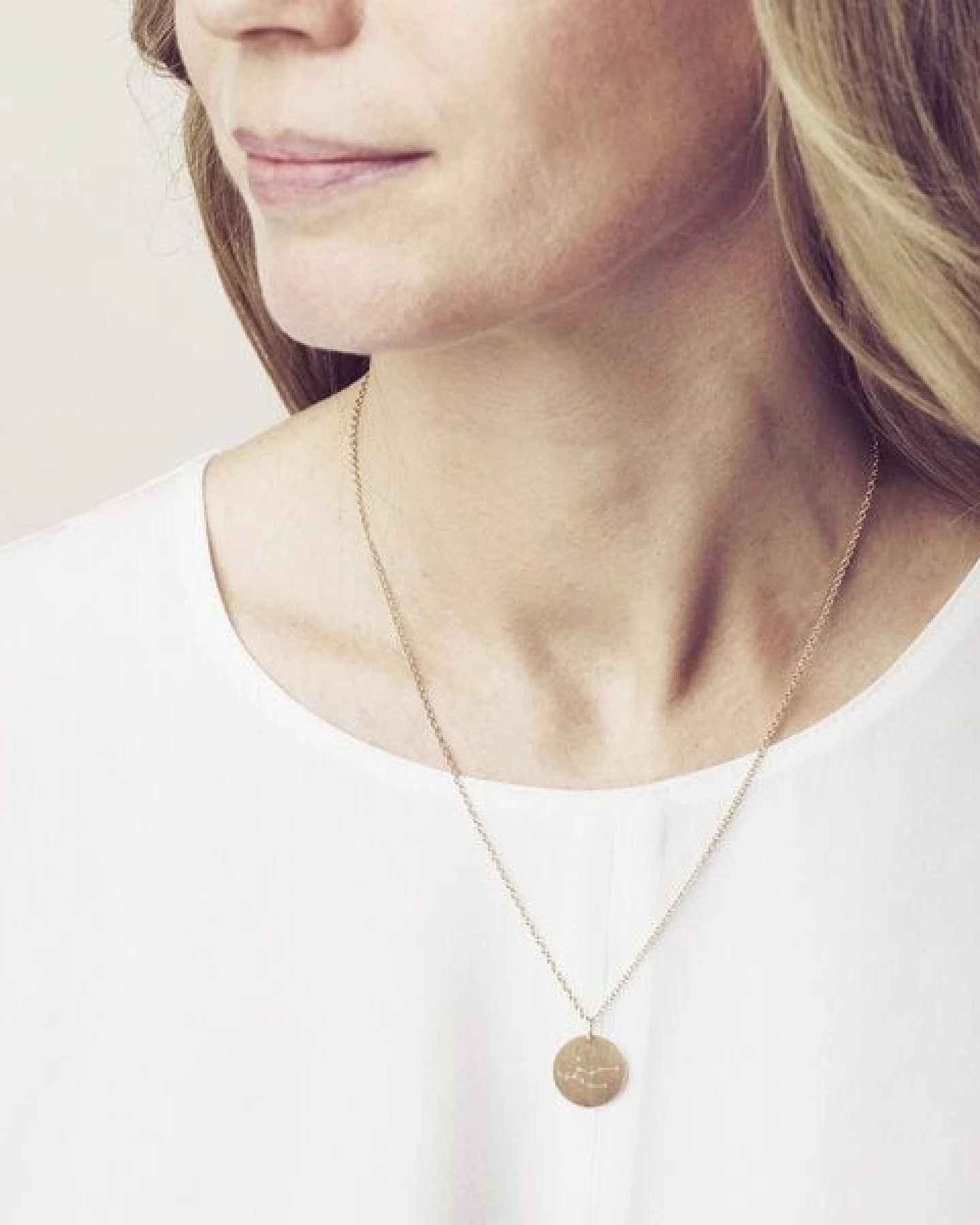 ChristinaPauls Slow jewellery Sternzeichen Anhänger Stier in Silber, Gold, Rosegold und Schwarz – Ansicht 2