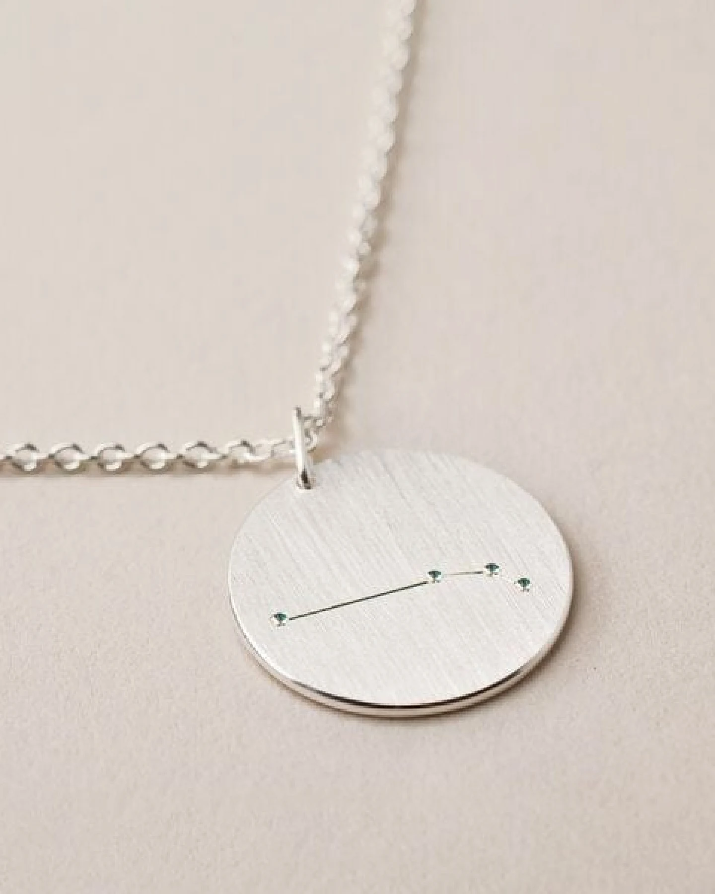ChristinaPauls Slow jewellery Sternzeichen Anhänger Widder in Silber, Gold, Rosegold und Schwarz – Ansicht 3