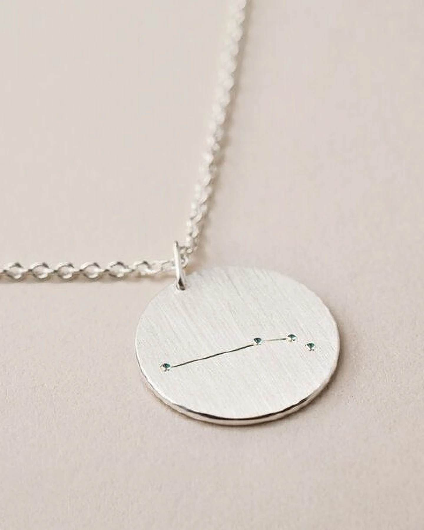 ChristinaPauls Slow jewellery Sternzeichen Anhänger Widder in Silber, Gold, Rosegold und Schwarz – Ansicht 3