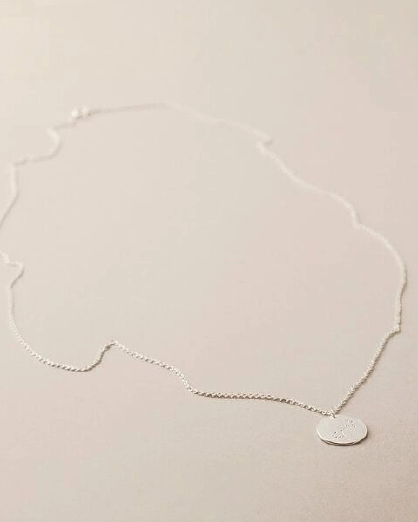 ChristinaPauls Slow jewellery Sternzeichen Anhänger Widder in Silber, Gold, Rosegold und Schwarz – Ansicht 3