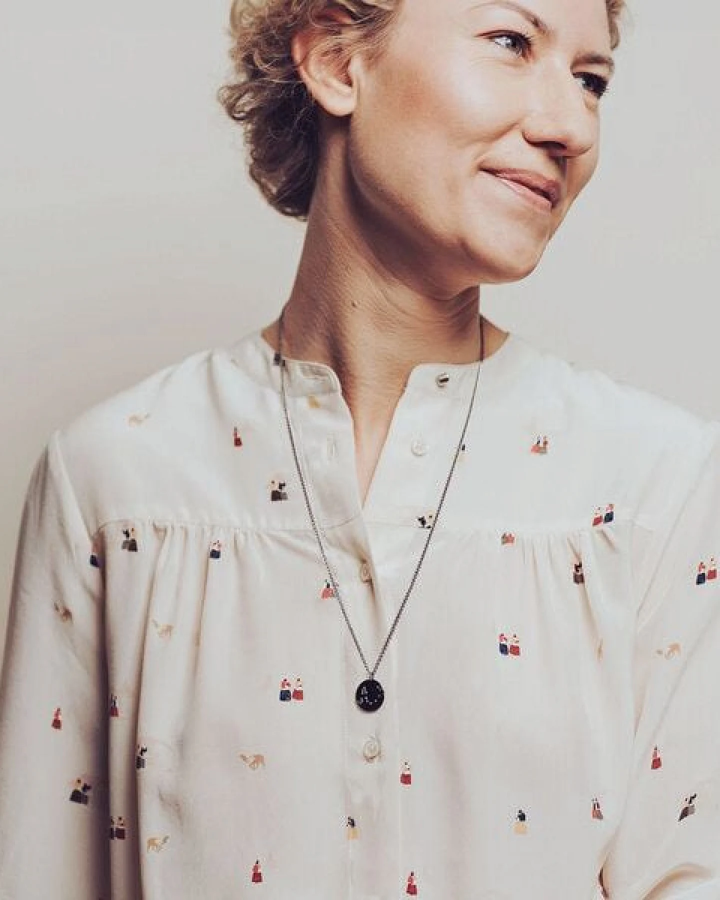 ChristinaPauls Slow jewellery Sternzeichen Anhänger Fische in Silber, Gold, Rosegold und Schwarz – Ansicht 2