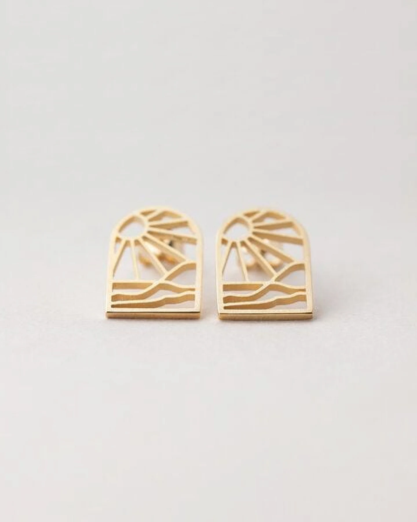 ChristinaPauls Slow jewellery Mini Ohrstecker Onda in Silber oder Gold – Ansicht 3
