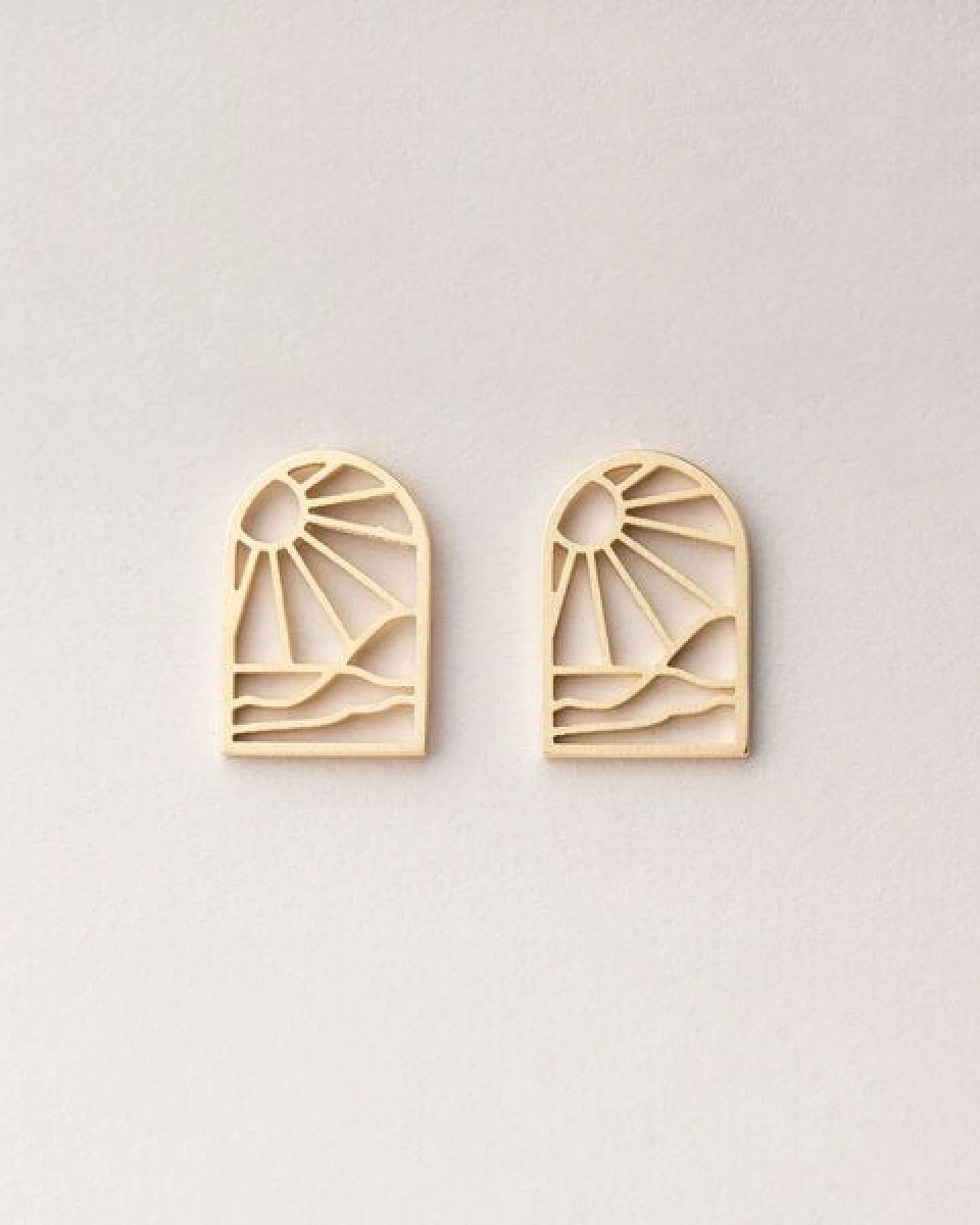 ChristinaPauls Slow jewellery Mini Ohrstecker Onda in Silber oder Gold – Ansicht 4