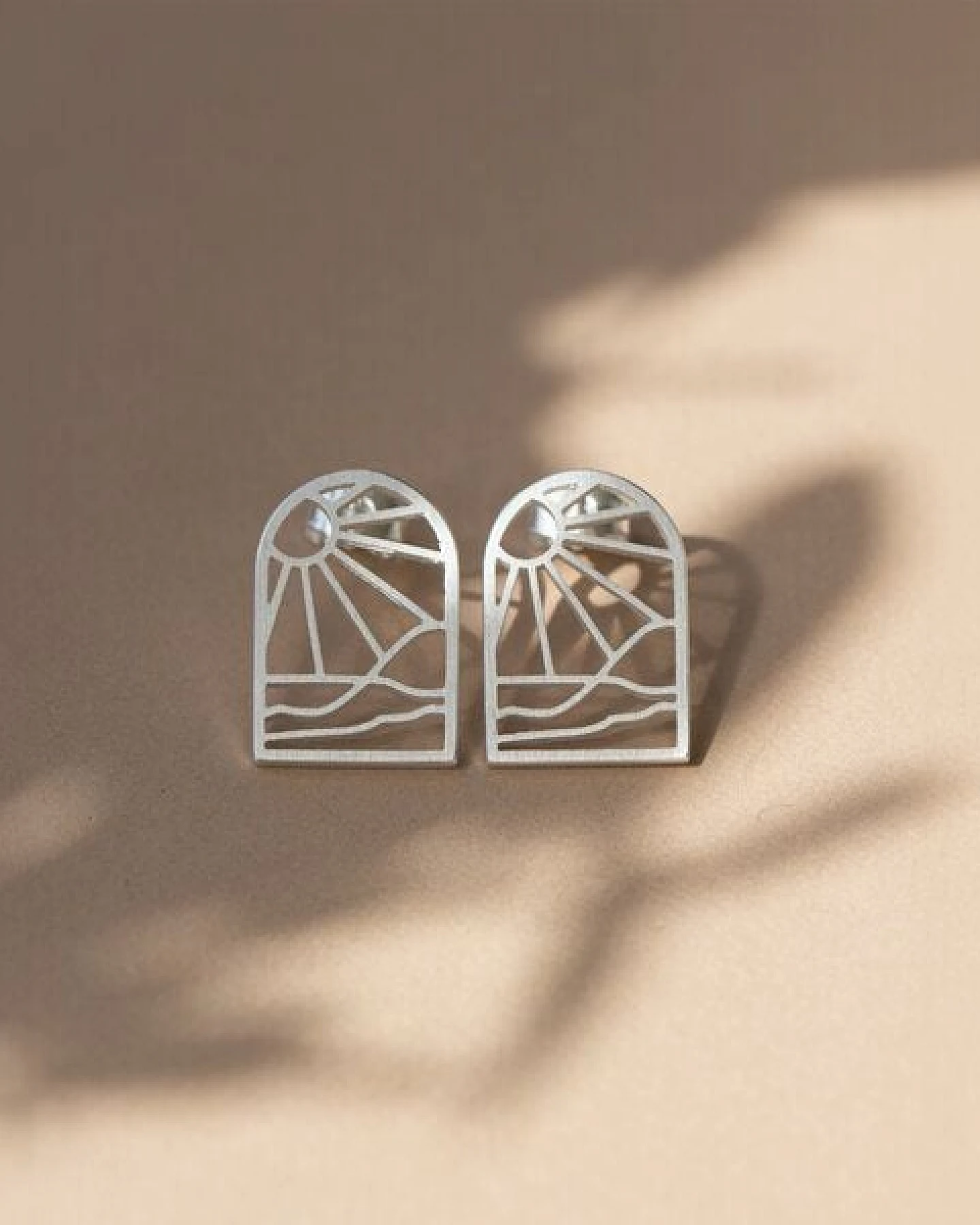 ChristinaPauls Slow jewellery Mini Ohrstecker Onda in Silber oder Gold – Ansicht 3