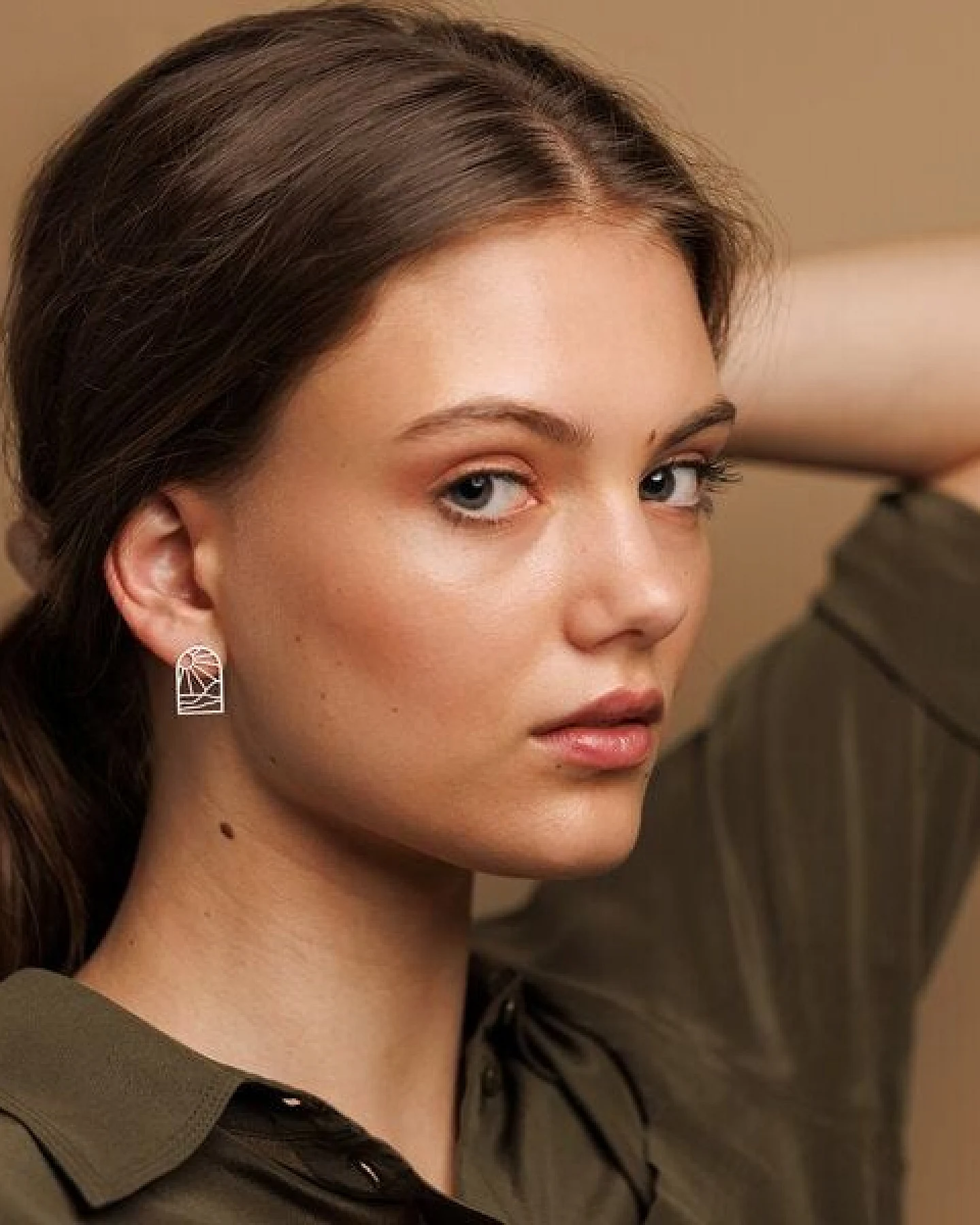ChristinaPauls Slow jewellery Mini Ohrstecker Onda in Silber oder Gold – Ansicht 4