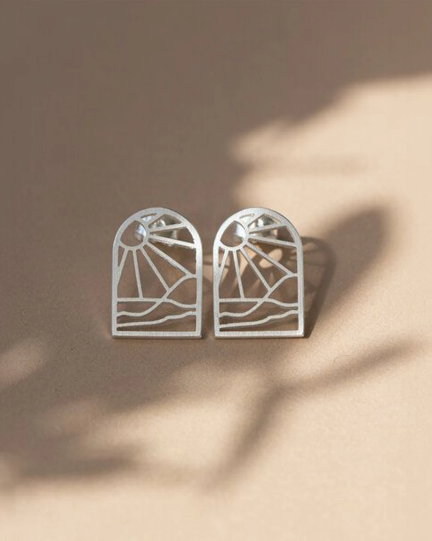 ChristinaPauls Slow jewellery Mini Ohrstecker Onda in Silber oder Gold – Ansicht 3