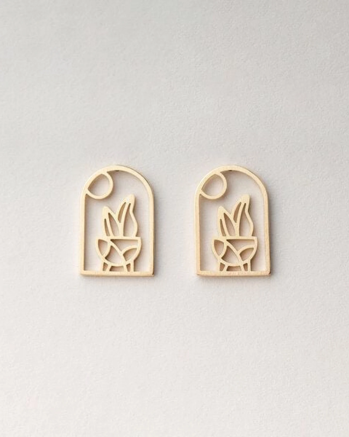 ChristinaPauls Slow jewellery Mini Ohrstecker Planta in Silber oder Gold – Ansicht 3