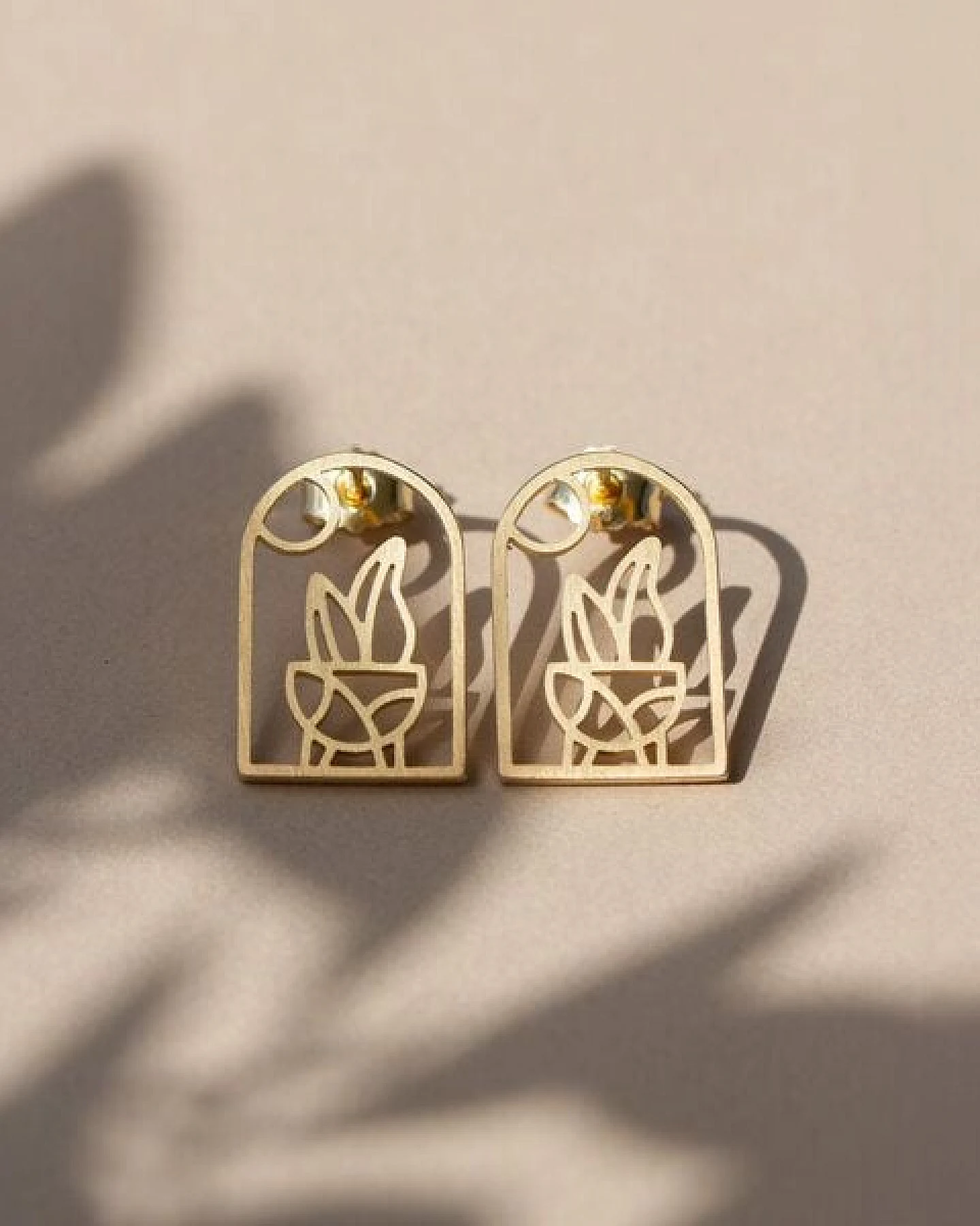 ChristinaPauls Slow jewellery Mini Ohrstecker Planta in Silber oder Gold – Ansicht 4