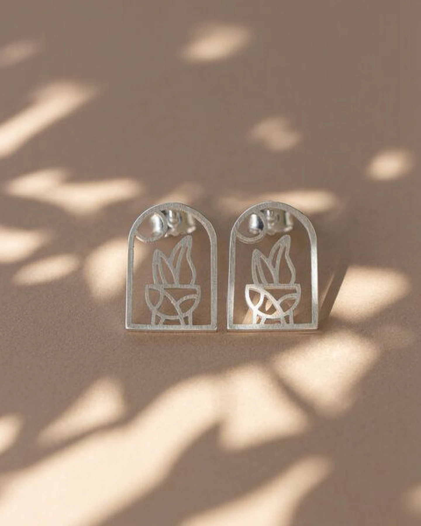 ChristinaPauls Slow jewellery Mini Ohrstecker Planta in Silber oder Gold – Ansicht 3