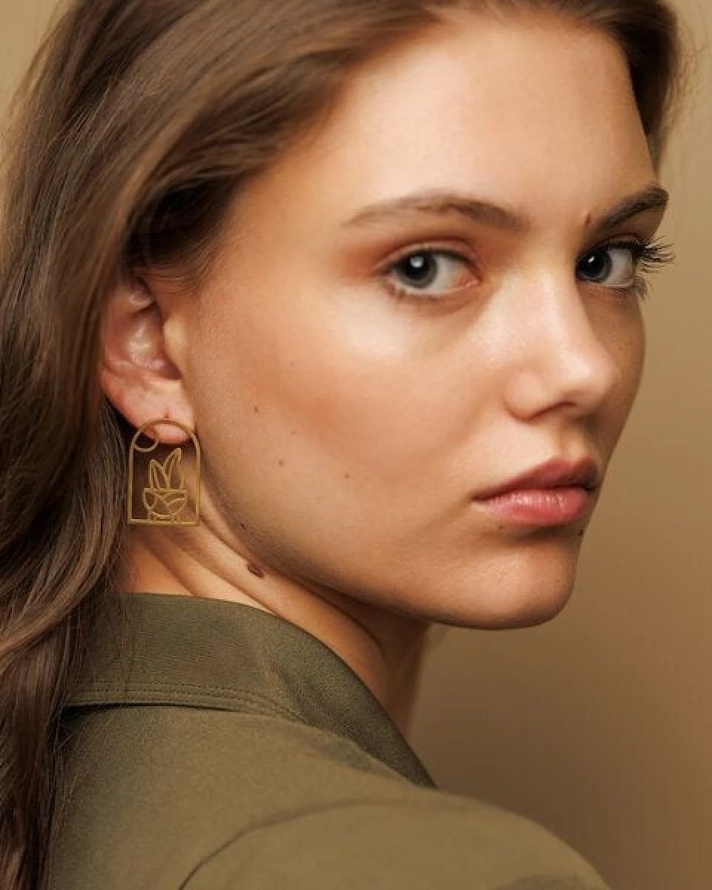 ChristinaPauls Slow jewellery Ohrstecker Planta in Silber oder Gold – Ansicht 2